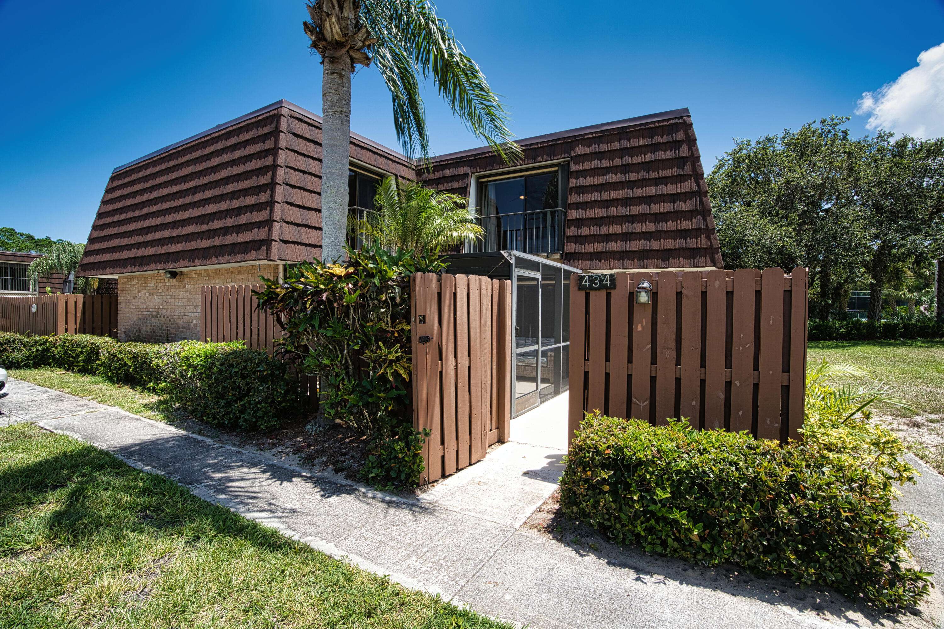 Stuart, FL 34997,5893 SE Riverboat DR 434