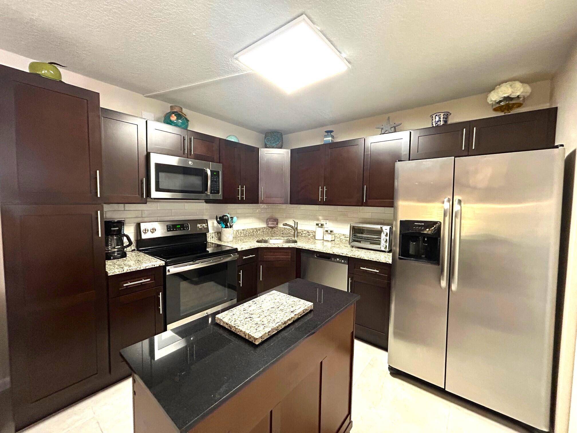 Greenacres, FL 33463,433 Pine Glen LN B-1