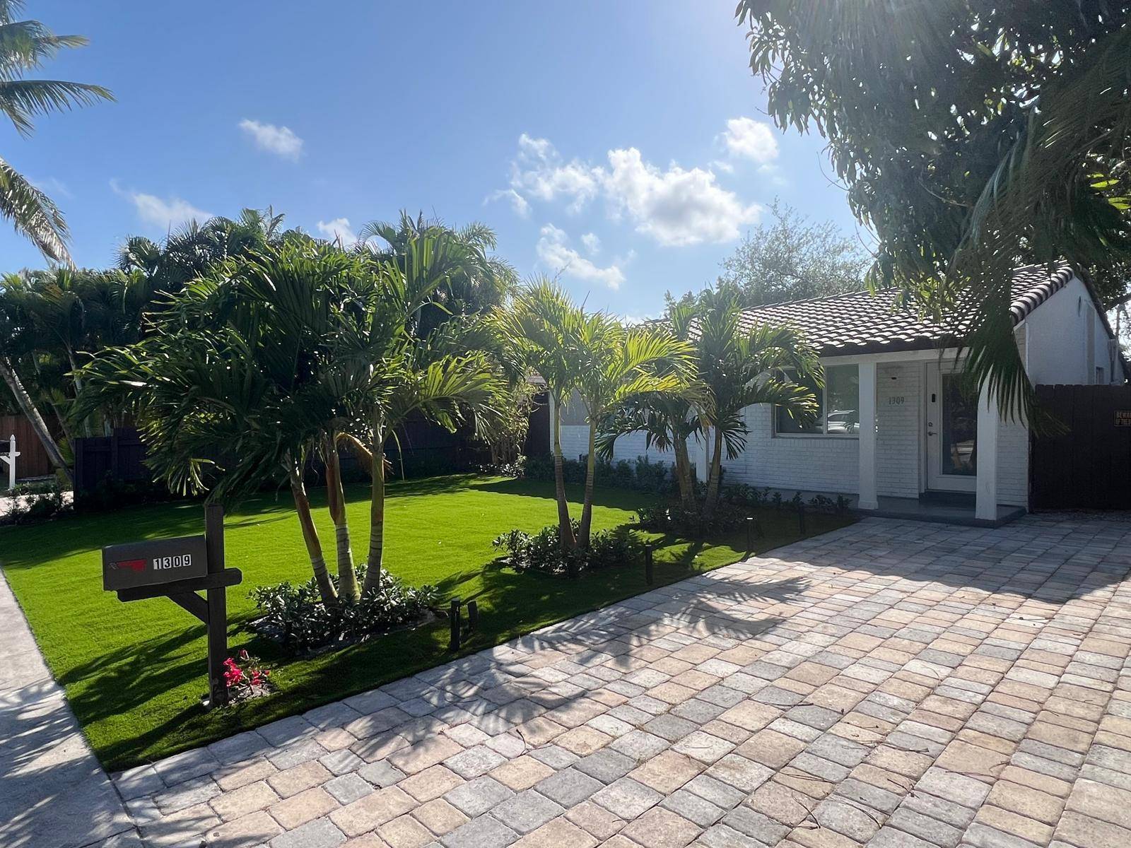 Fort Lauderdale, FL 33311,1309 NW 6th AVE