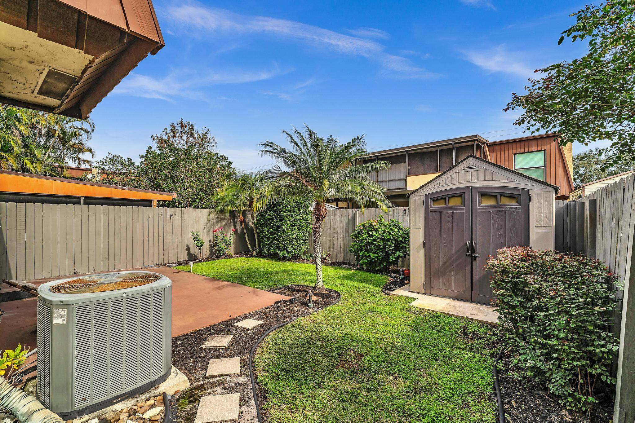 Palm Beach Gardens, FL 33410,3542 Gardens East DR B