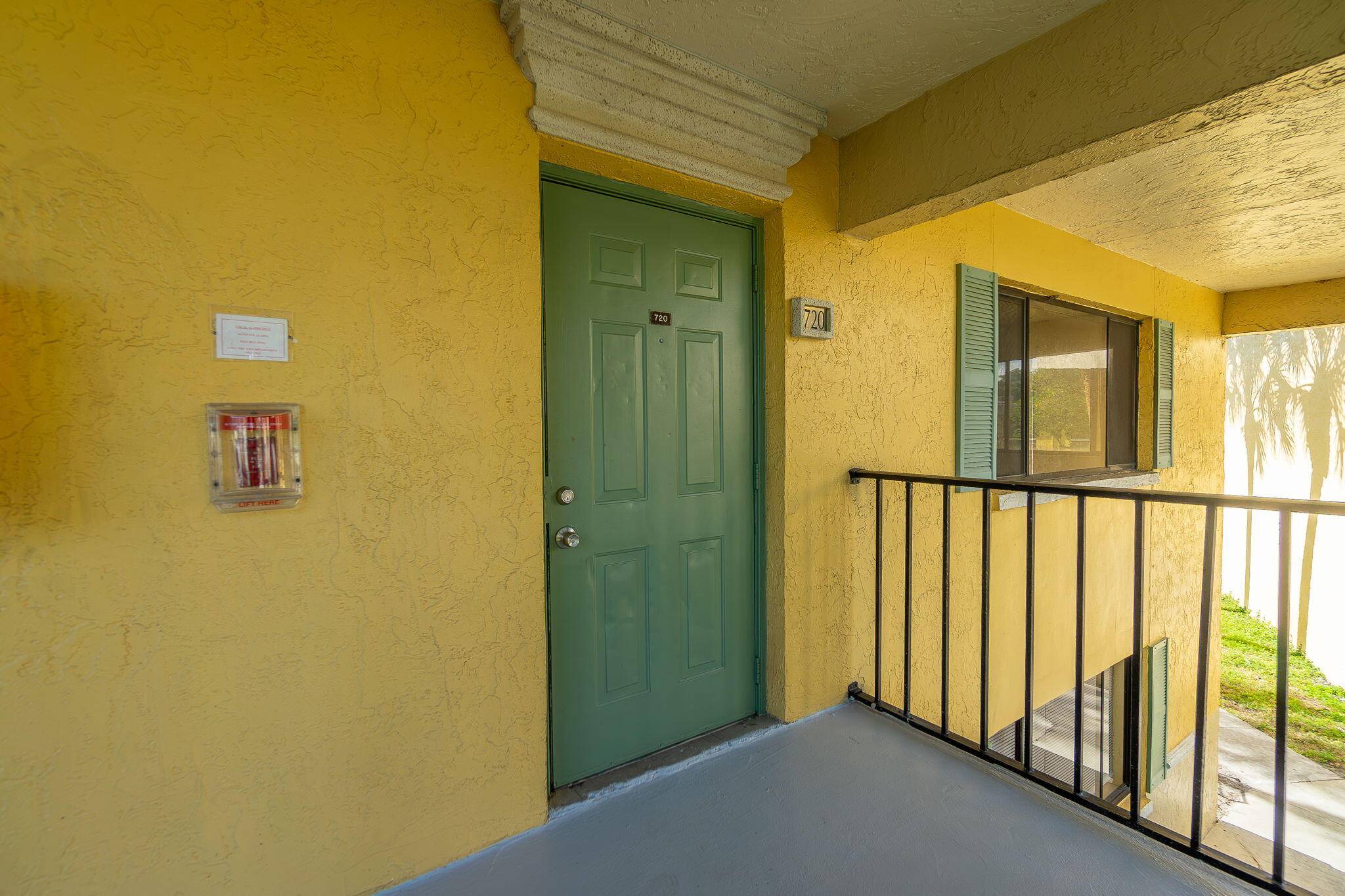 Boynton Beach, FL 33436,720 Meadows CIR 720