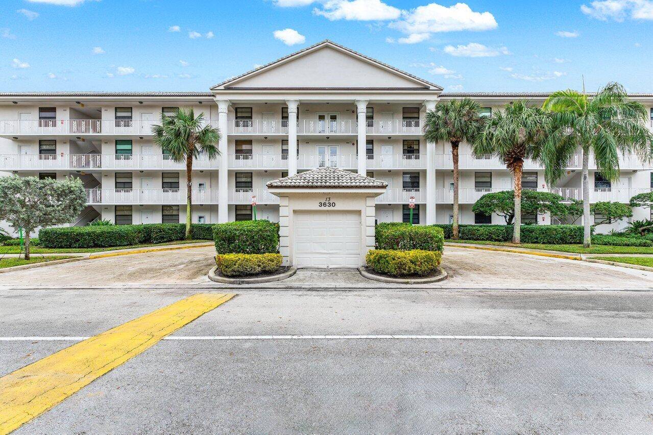 West Palm Beach, FL 33401,3630 Whitehall DR #205