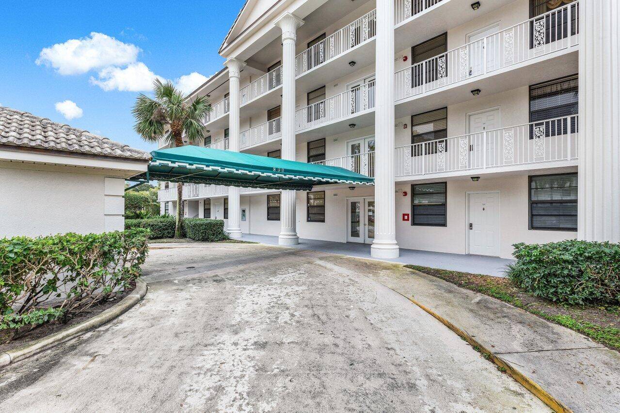 West Palm Beach, FL 33401,3630 Whitehall DR #205