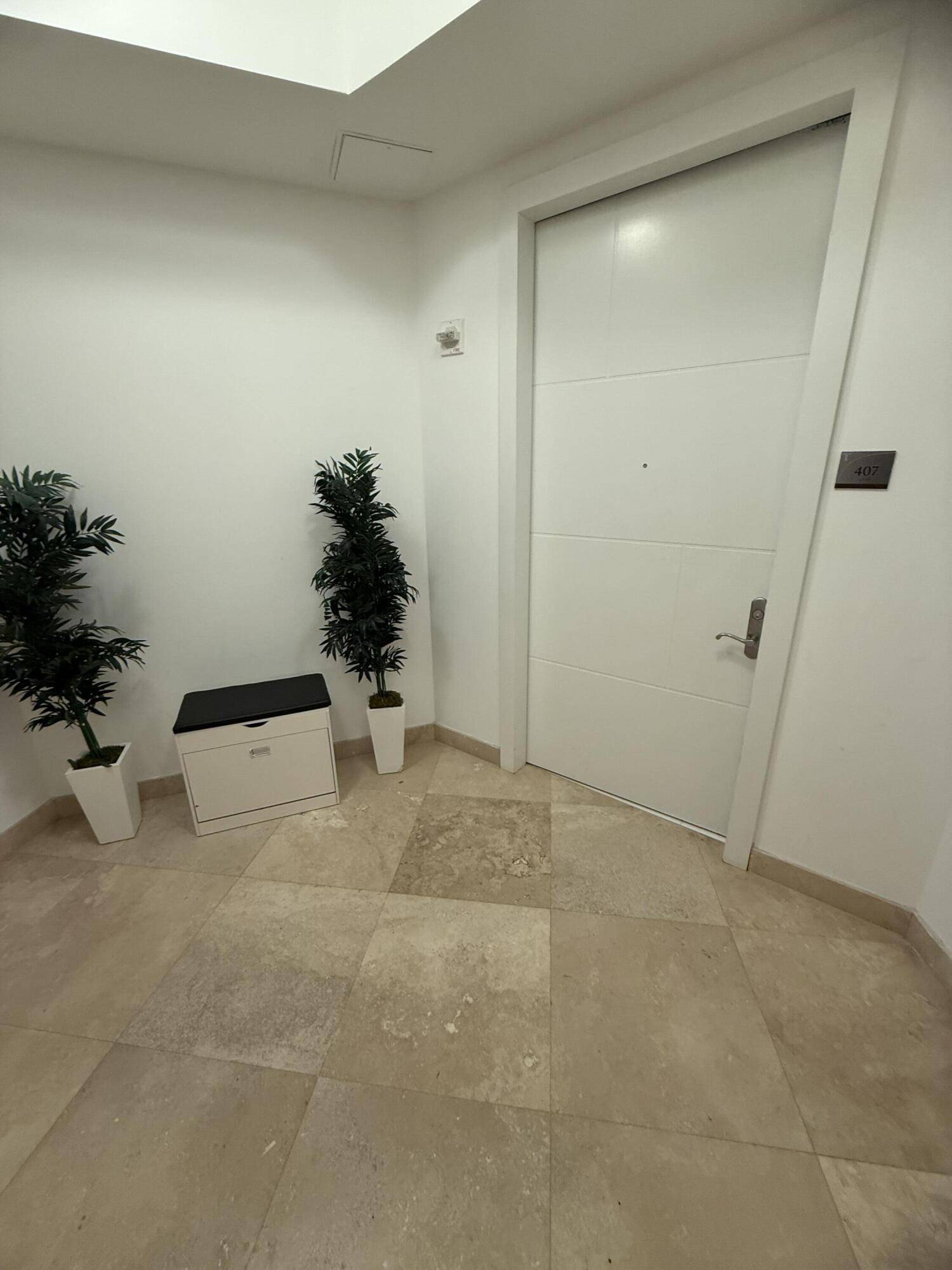 Sunny Isles Beach, FL 33160,15811 Collins AVE 407