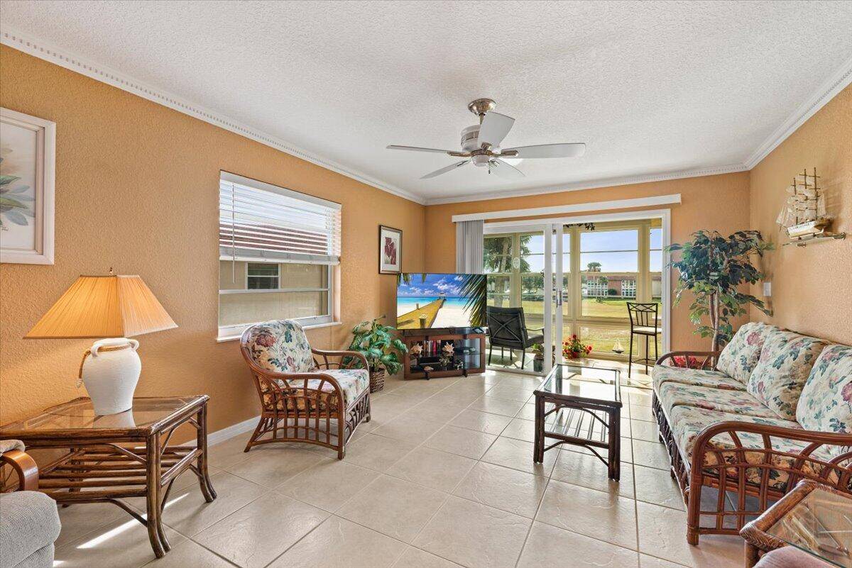 Vero Beach, FL 32962,105 Springlake CT 207