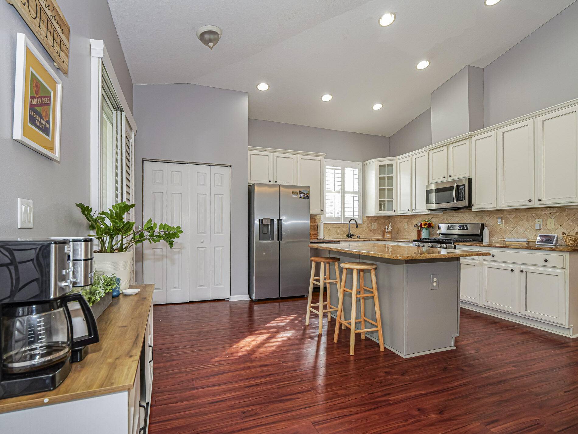 Vero Beach, FL 32968,604 SW Calamondin WAY