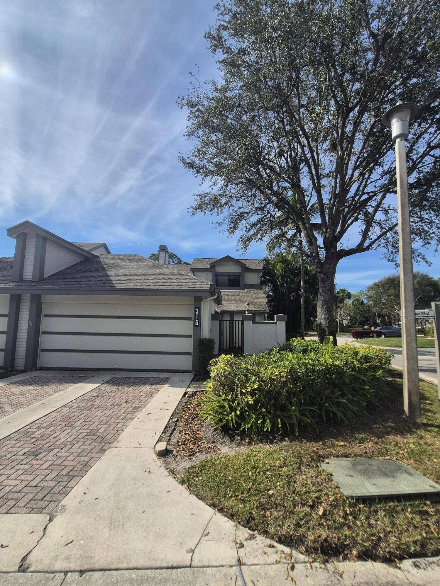 Greenacres, FL 33413,315 Landings BLVD