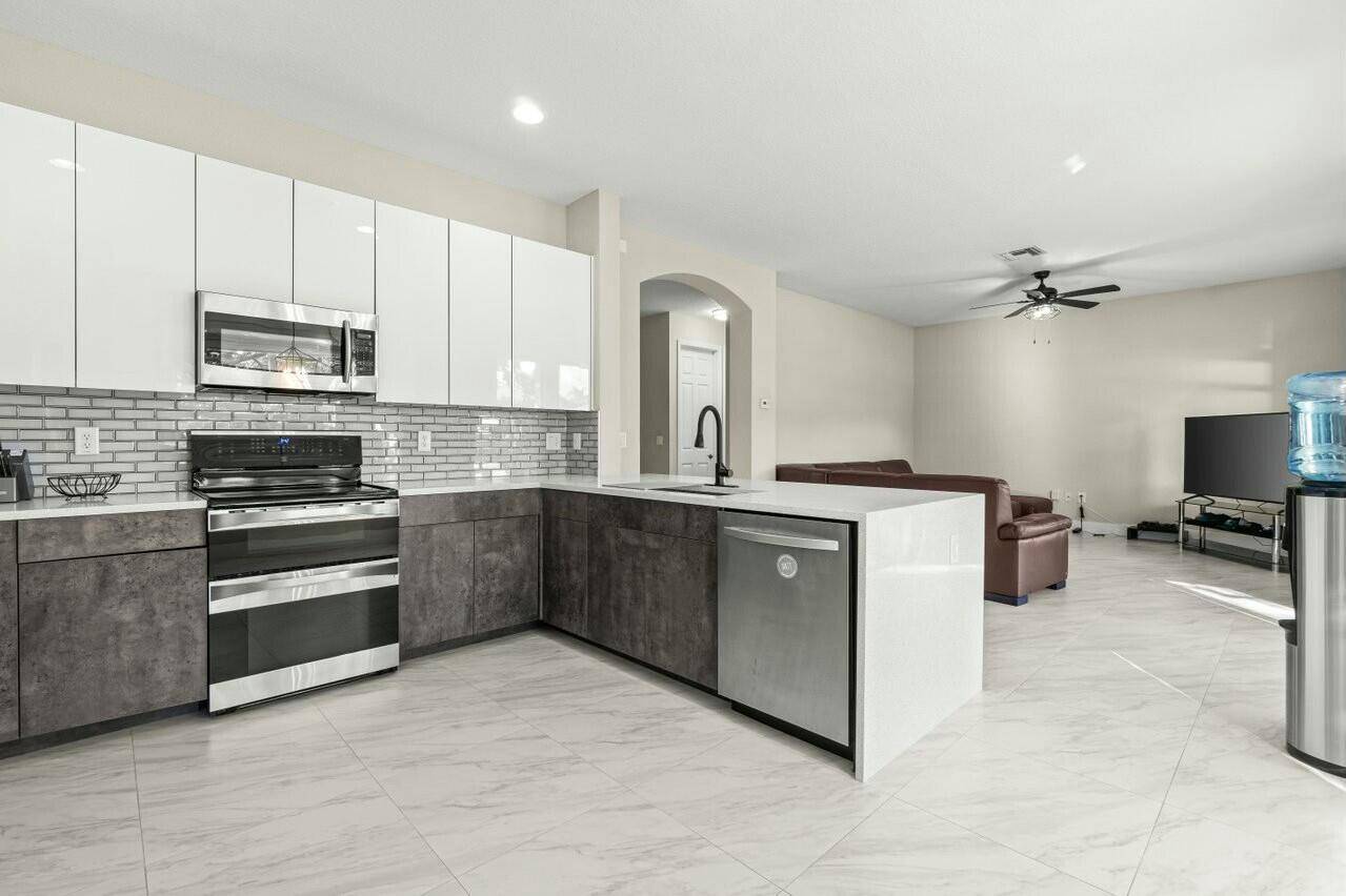 Boynton Beach, FL 33437,7654 Jewelwood DR
