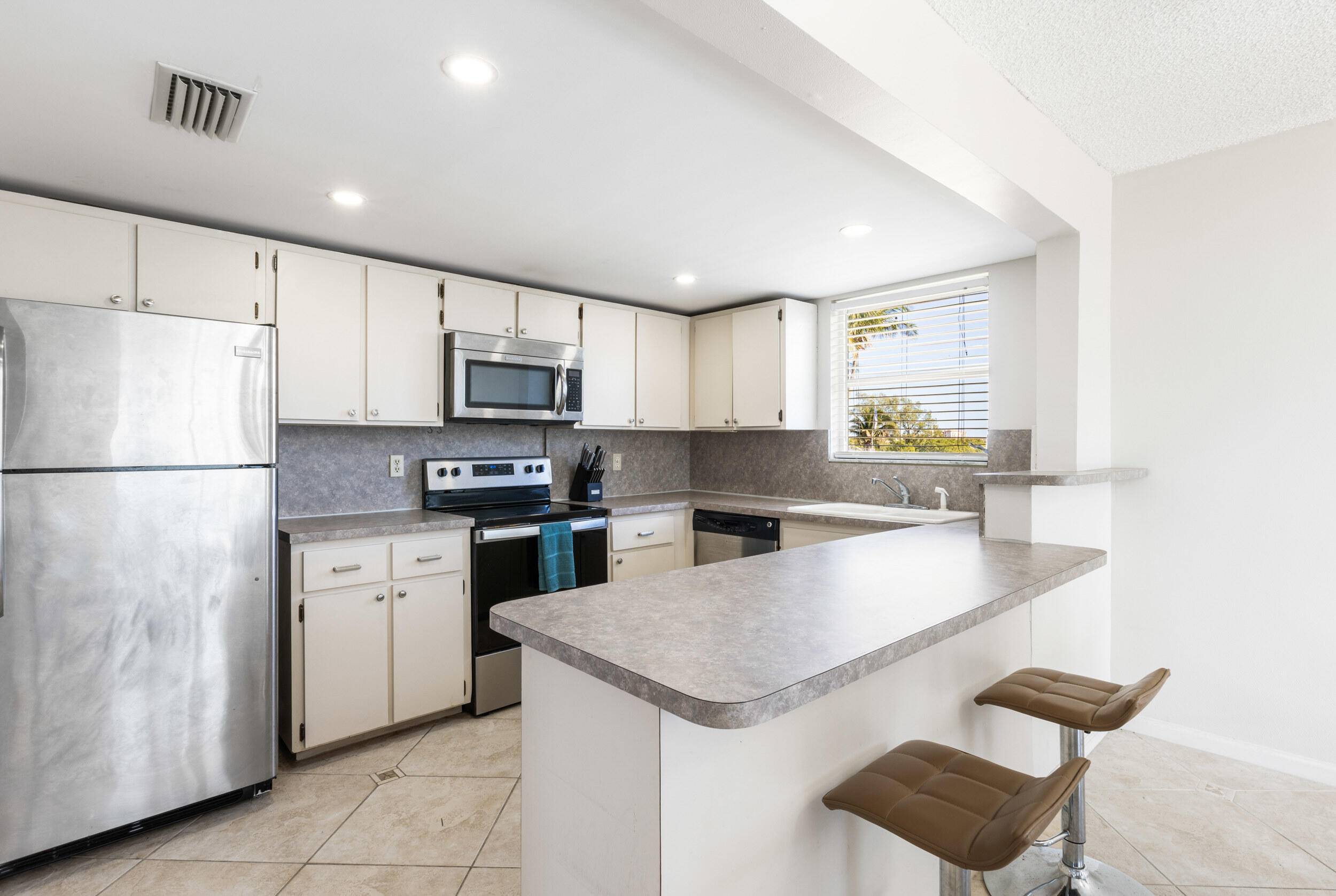 Lantana, FL 33462,720 N Dixie HWY 506