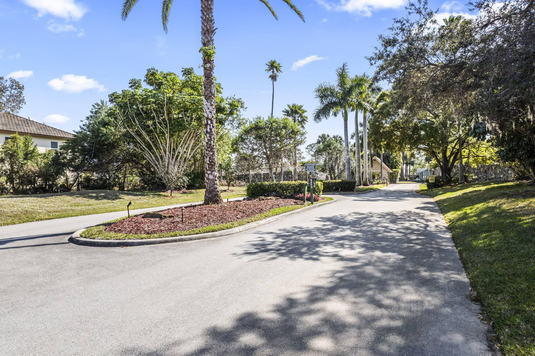Port Saint Lucie, FL 34984,631 SE Norsemen DR