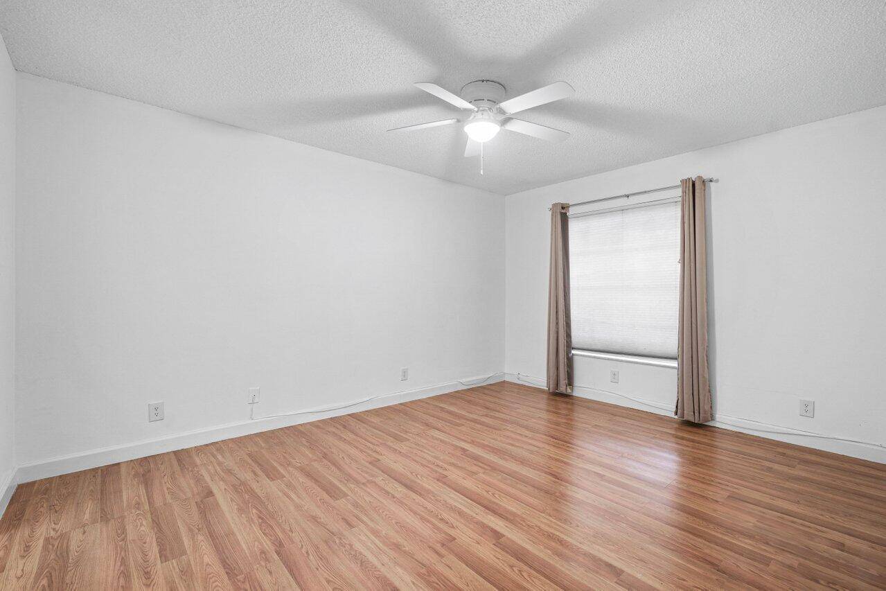 Boca Raton, FL 33431,450 NW 20th ST 2080