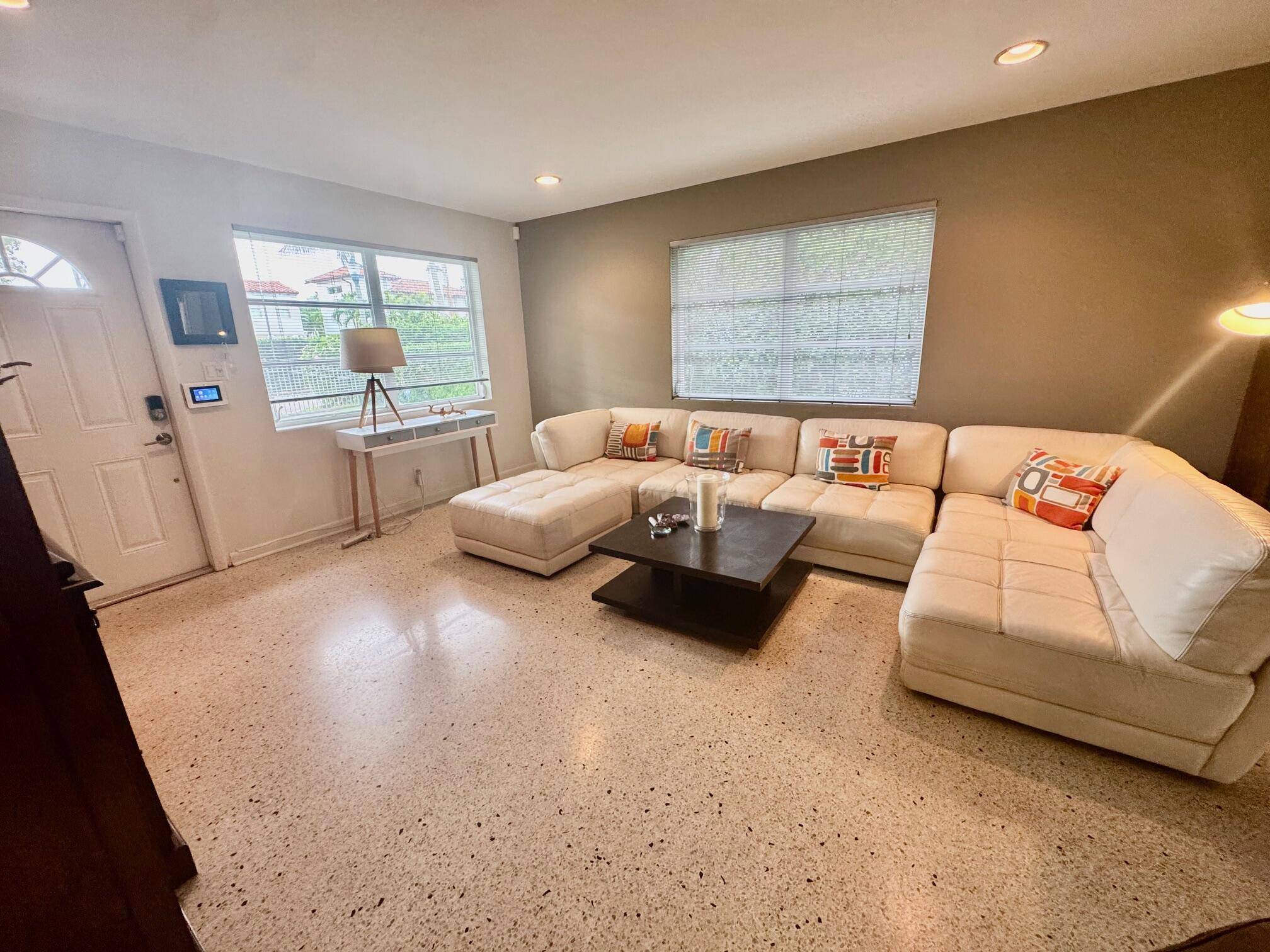 West Palm Beach, FL 33405,321 E Lakewood RD