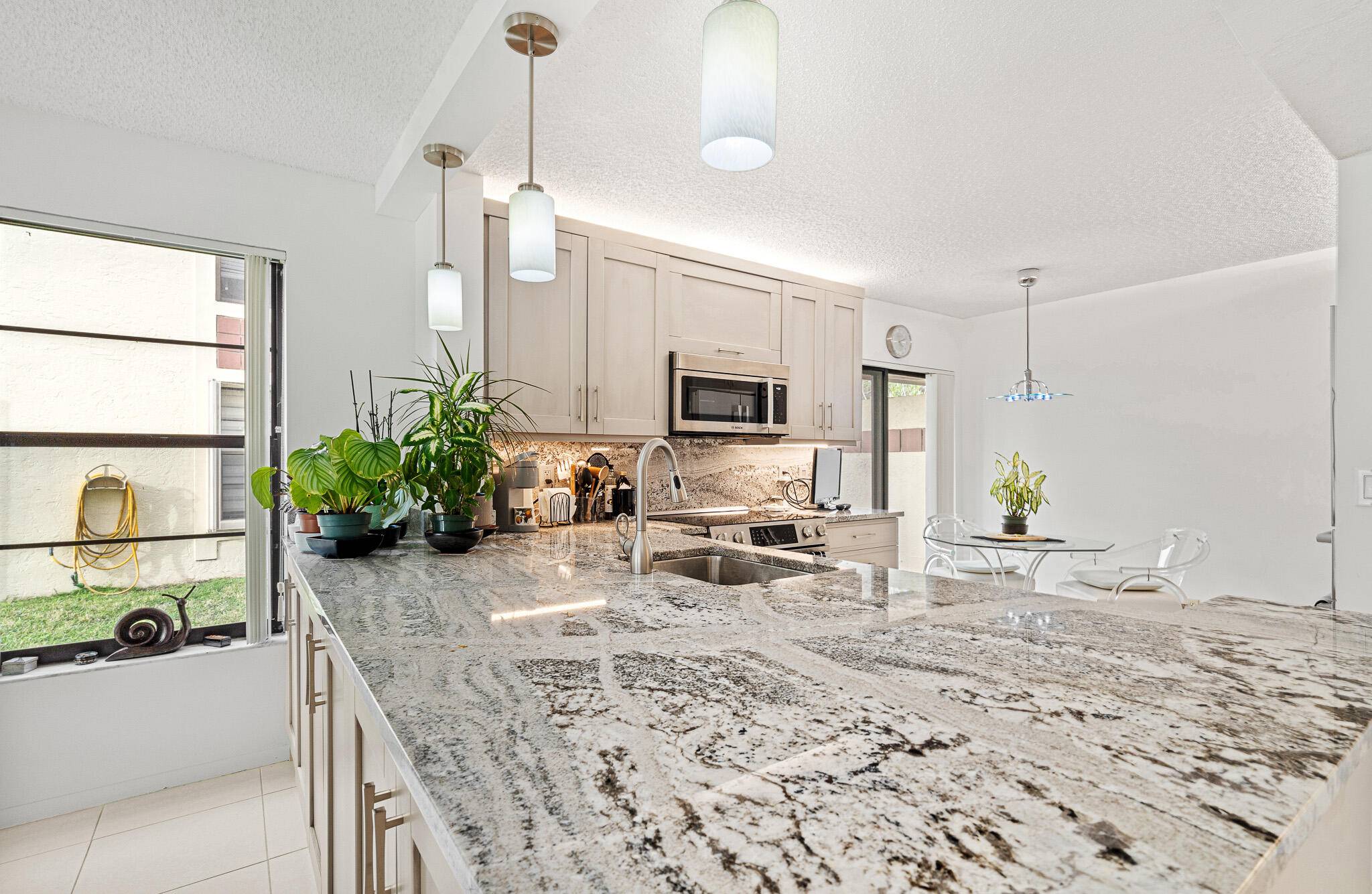 Boynton Beach, FL 33437,10439 S Circle Lake DR 102