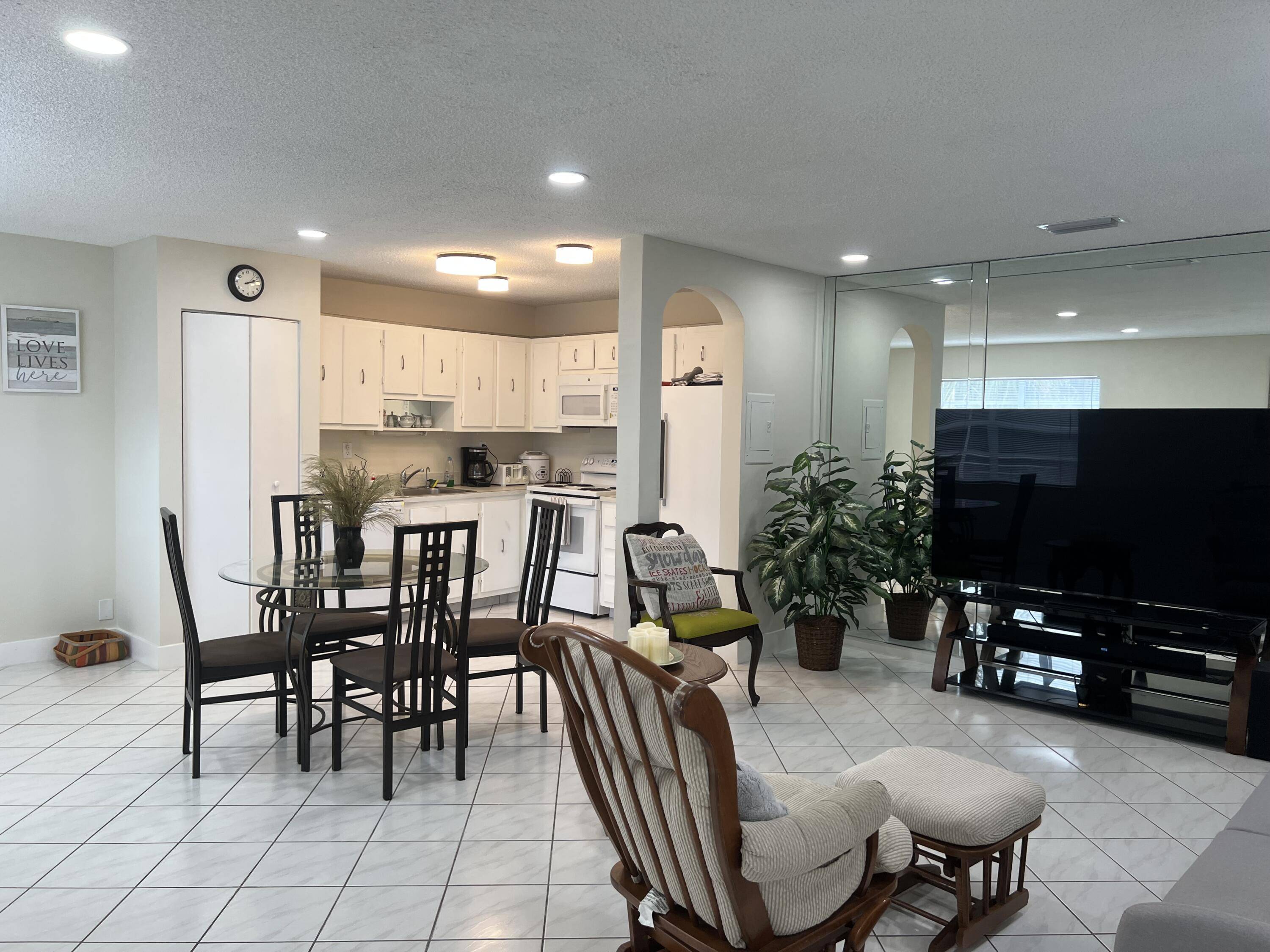 Delray Beach, FL 33484,378 Burgundy H 378