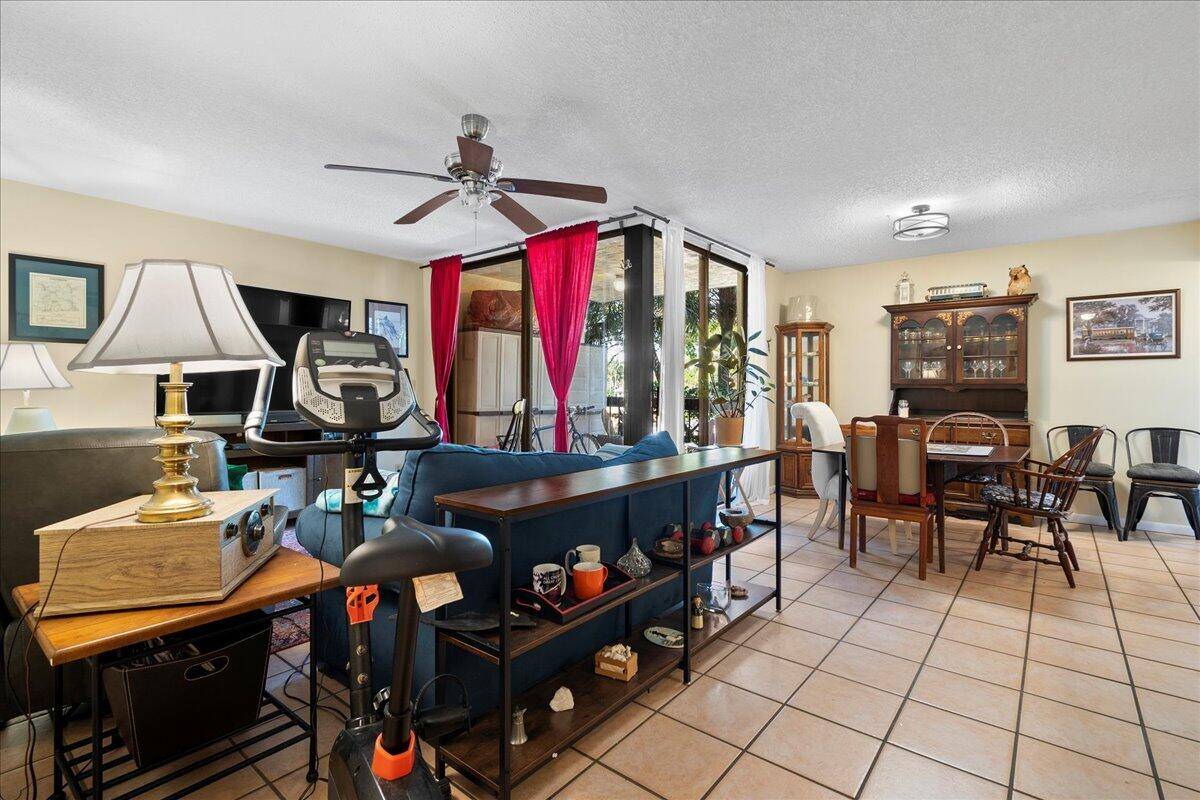 Delray Beach, FL 33444,955 Egret CIR 207