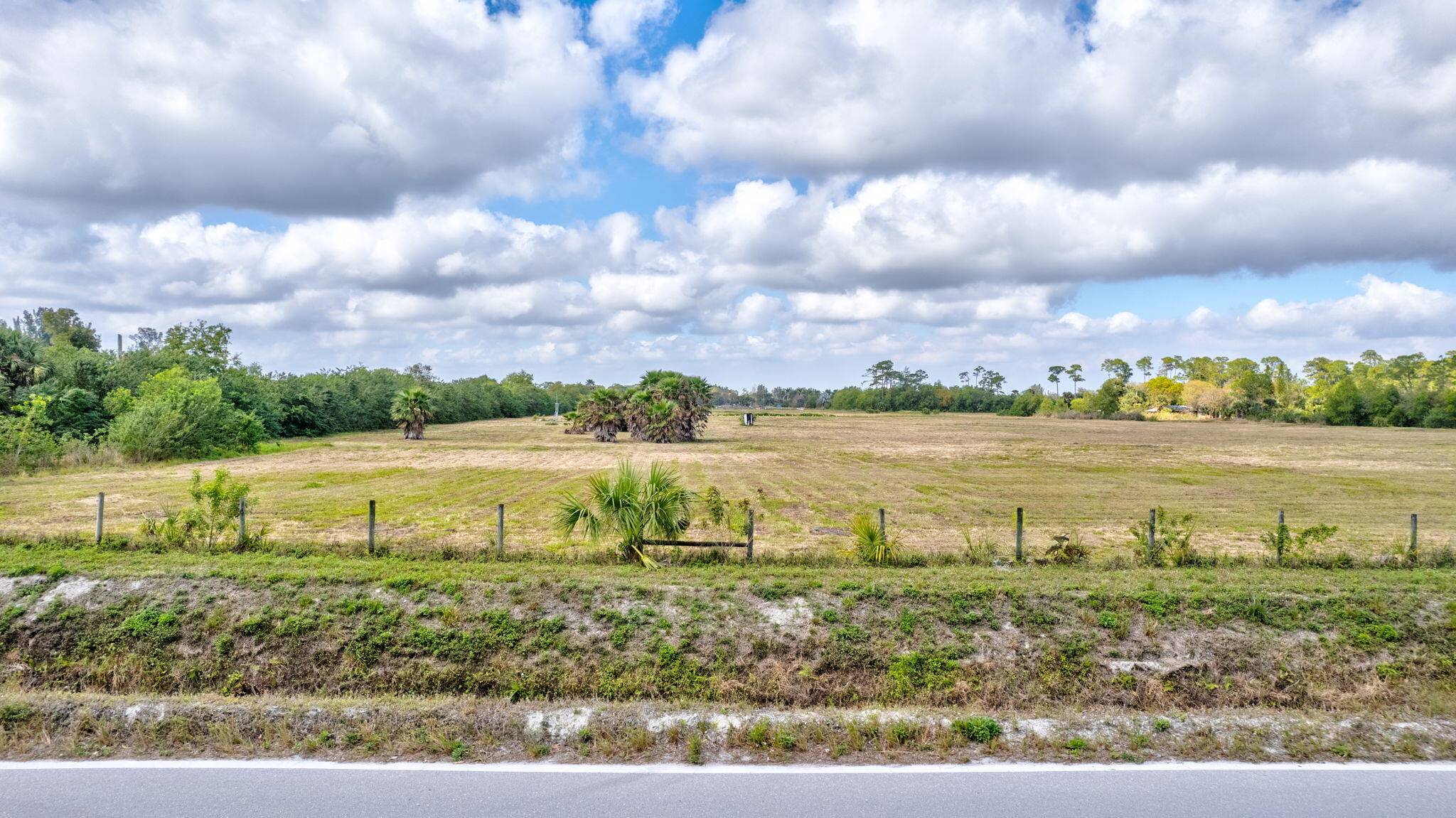 Loxahatchee Groves, FL 33470,2761 E RD