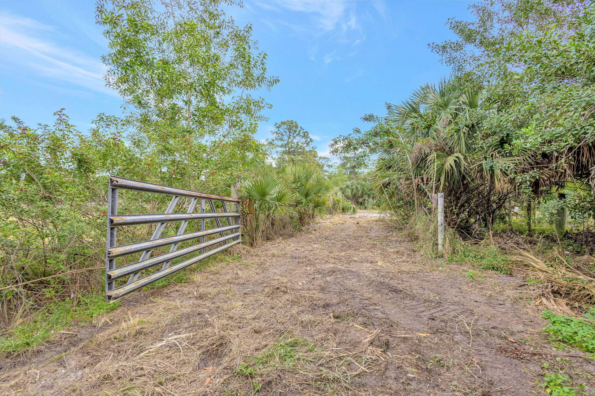 Loxahatchee Groves, FL 33470,2761 E RD