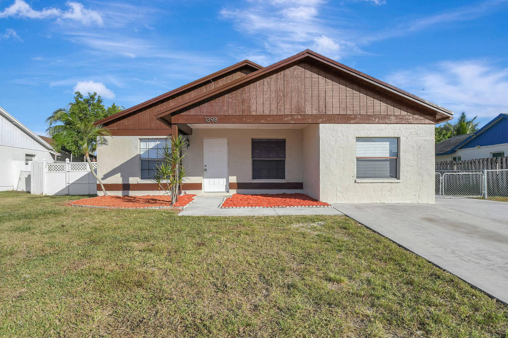 Royal Palm Beach, FL 33411,1398 Thornbank LN