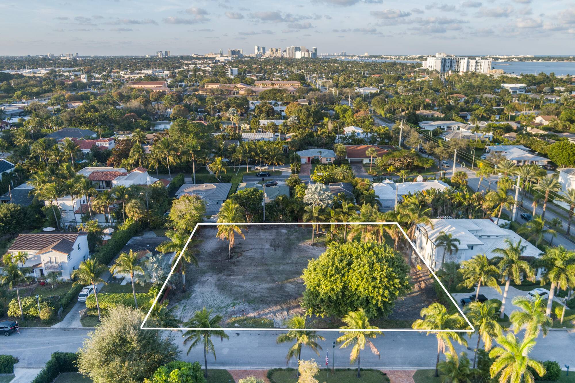 West Palm Beach, FL 33405,319 E Lakewood RD