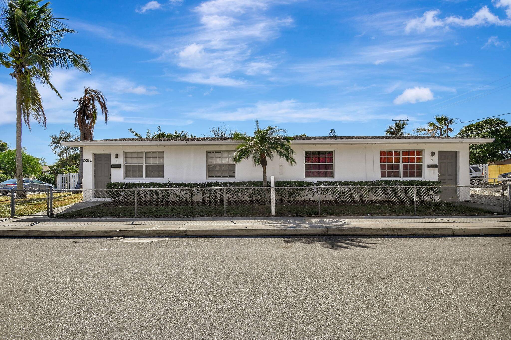 Lake Worth, FL 33460,1001 S L ST 1