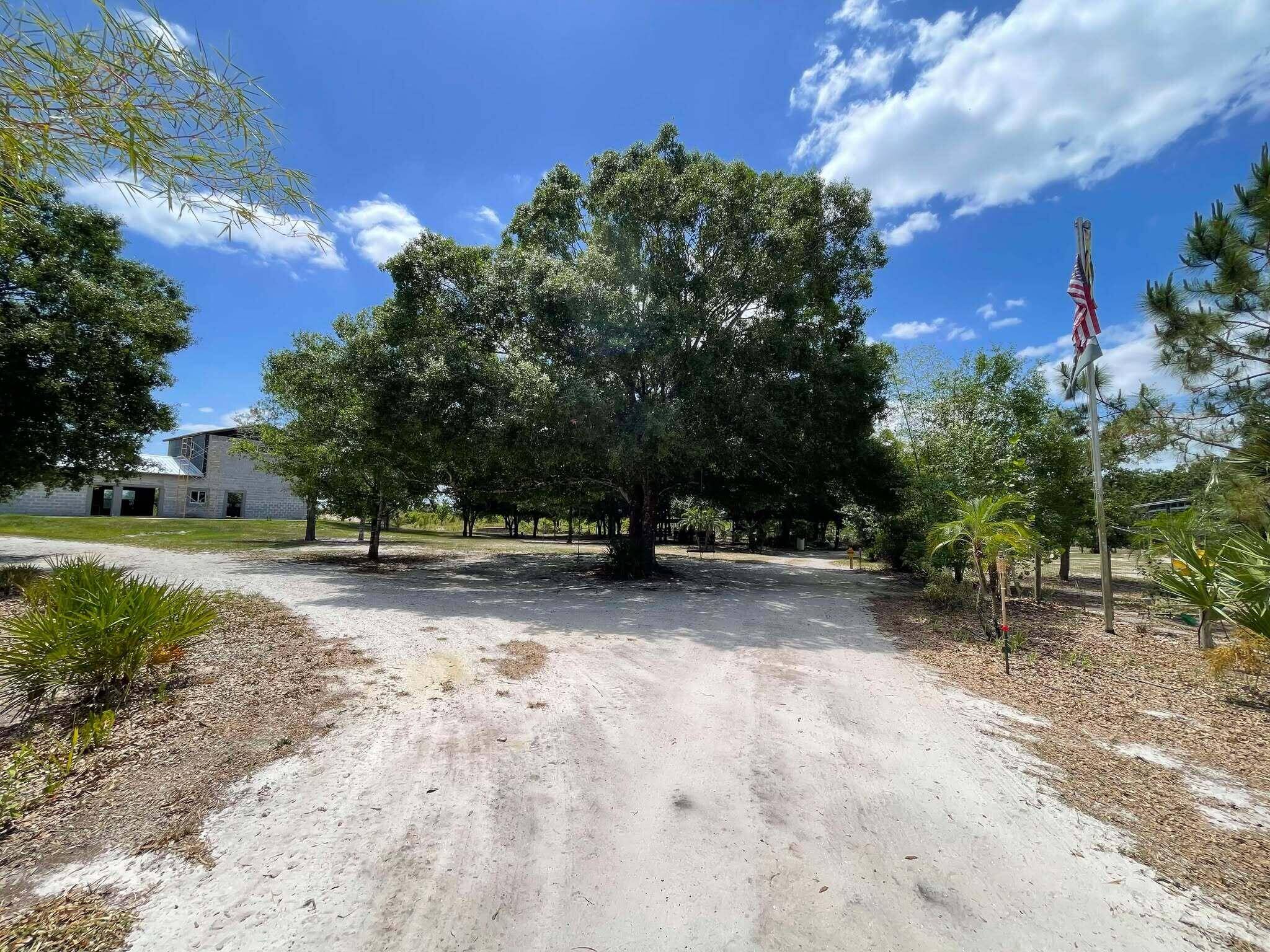 Okeechobee, FL 34972,16738 NW 262nd ST