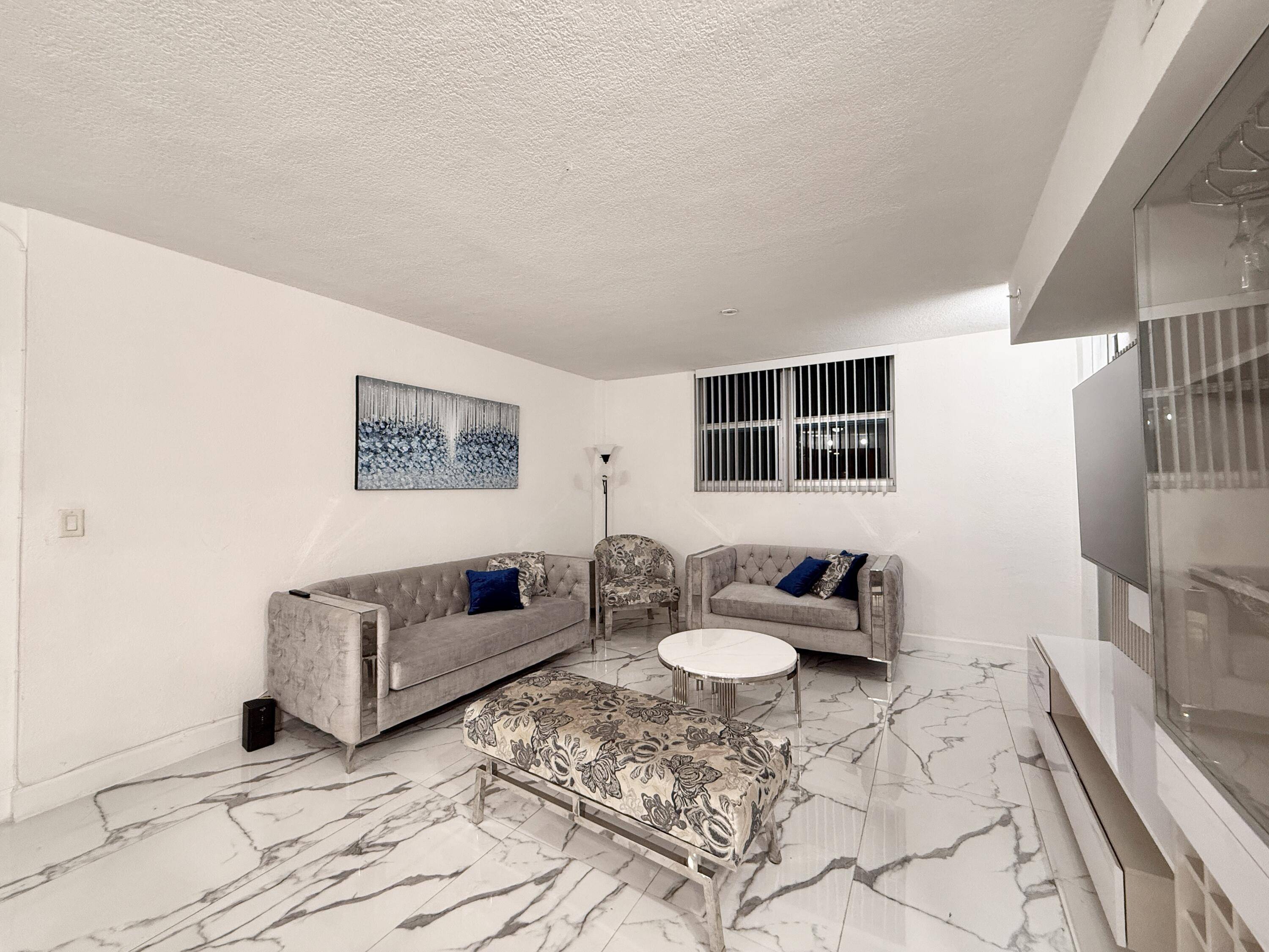 North Bay Village, FL 33141,7501 E Treasure DR 1n