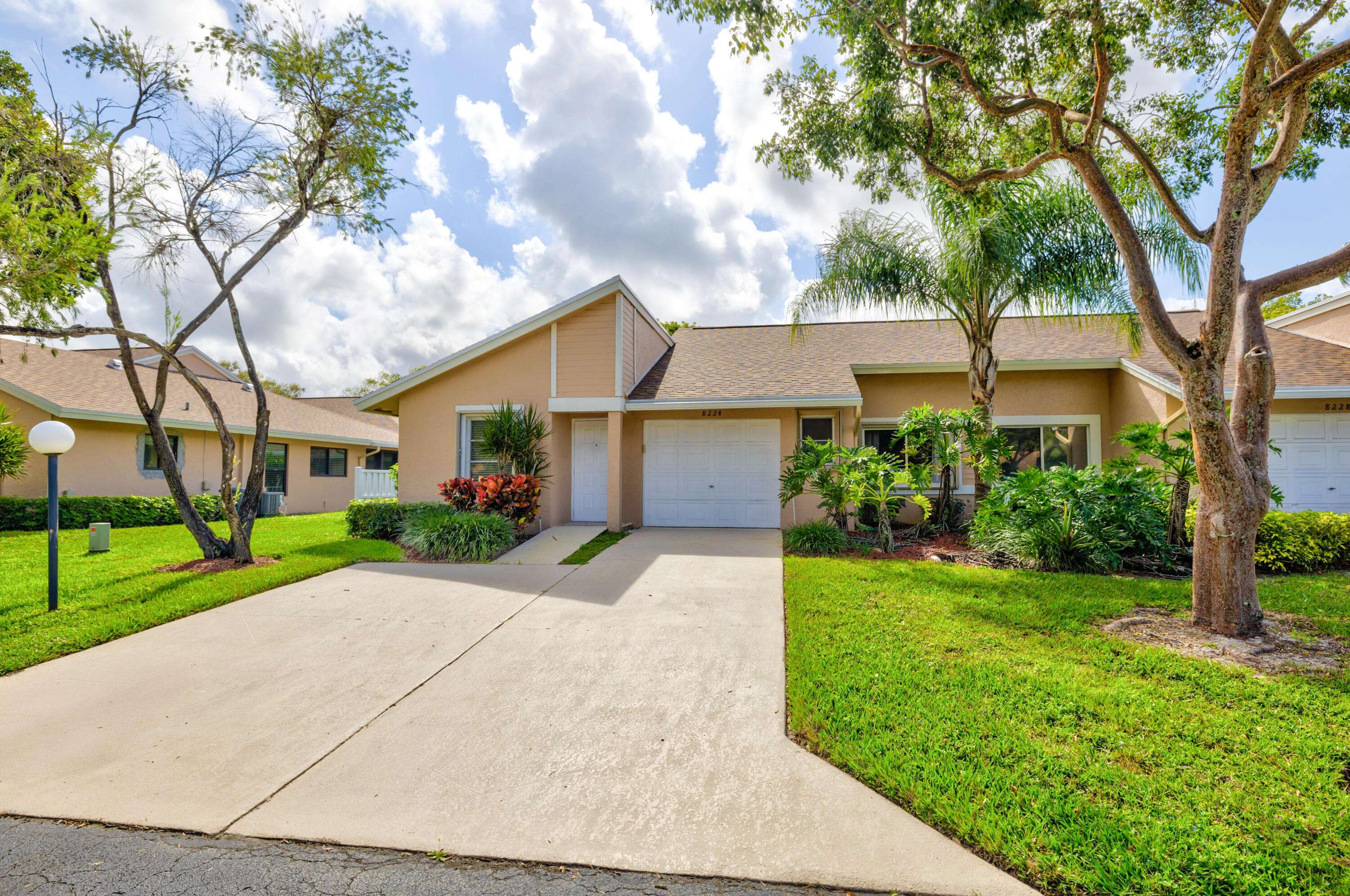 Boca Raton, FL 33496,8224 Sweetbriar WAY