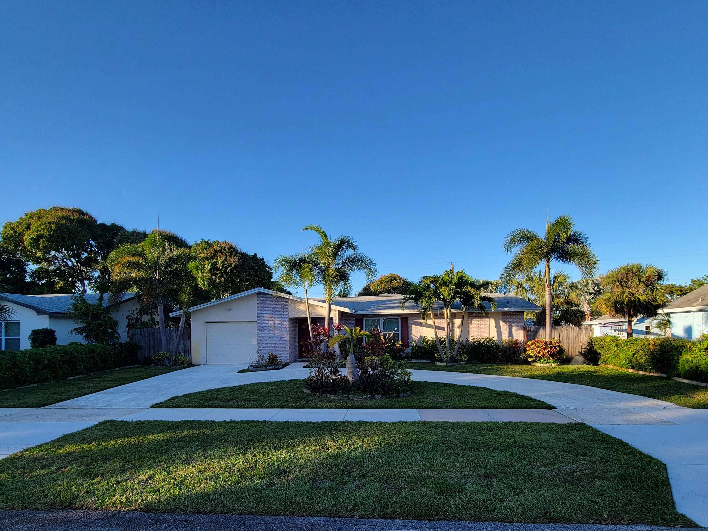 Lake Park, FL 33403,421 Greenbriar DR