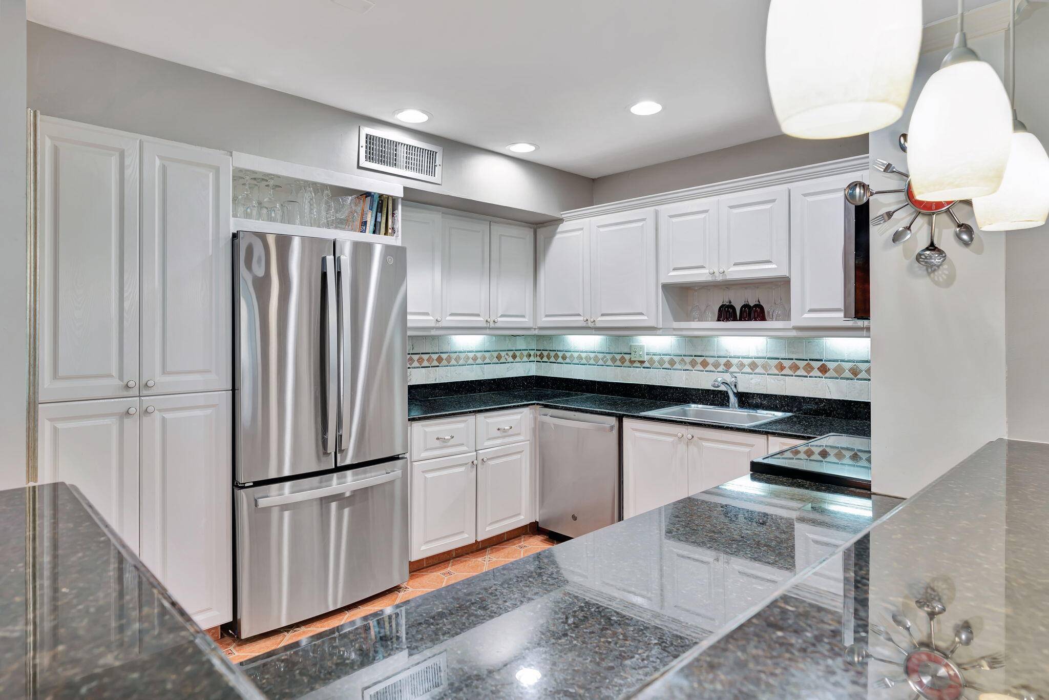 Jupiter, FL 33477,300 N A1a 103g