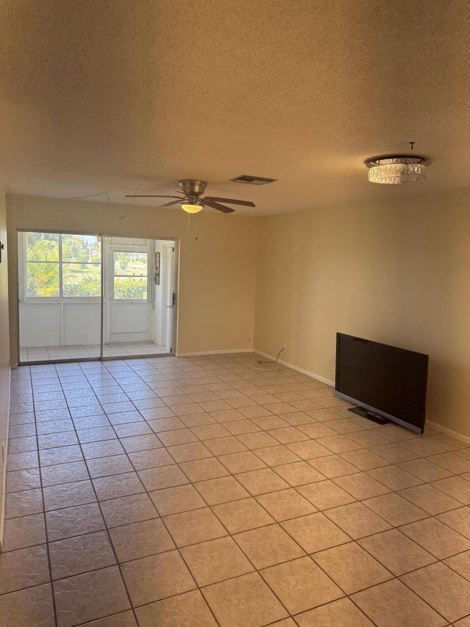 West Palm Beach, FL 33415,2804 E Crosley E DR Apt E