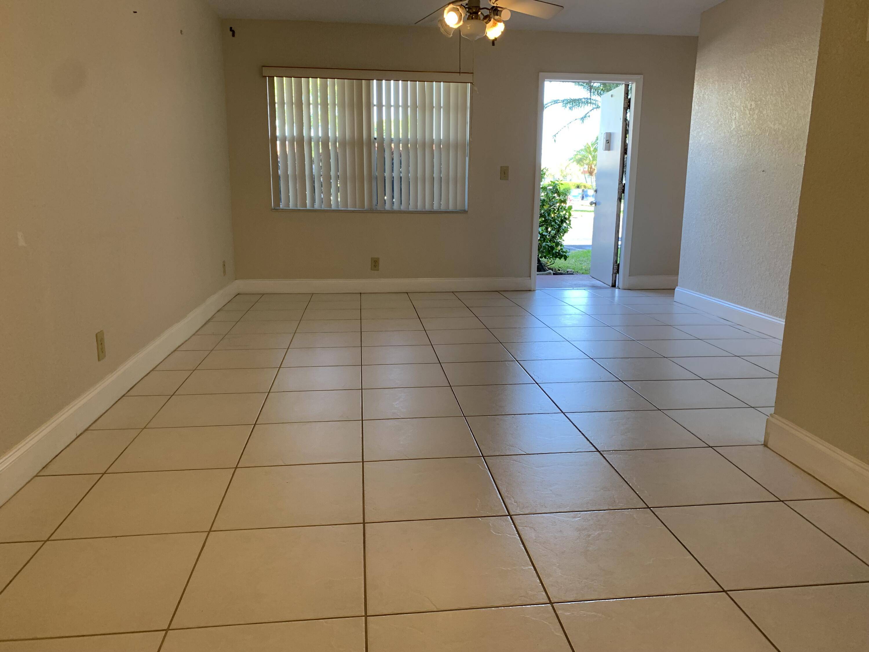 Delray Beach, FL 33446,20 Abbey LN 105