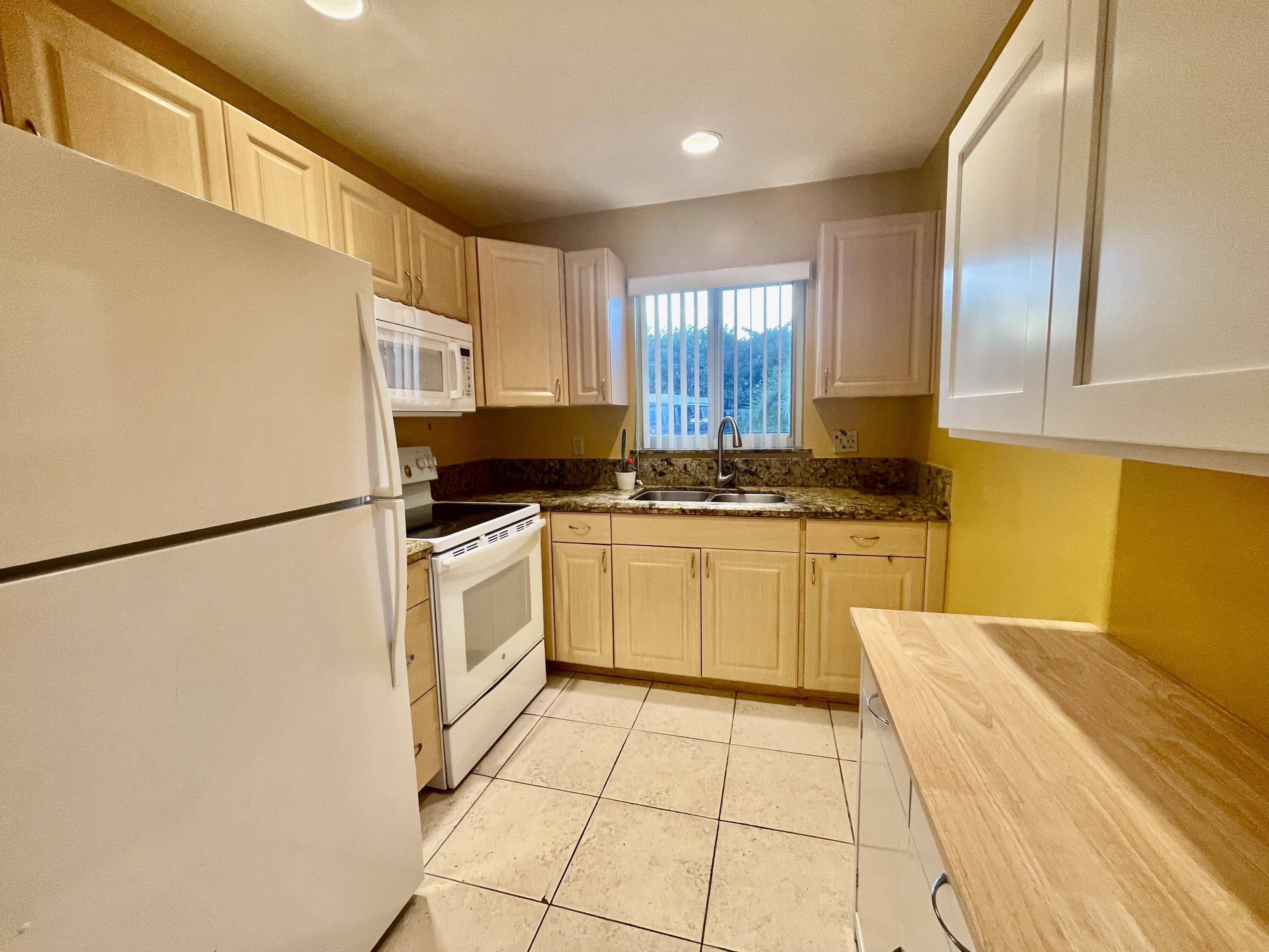 Tequesta, FL 33469,10 Garden ST 106s