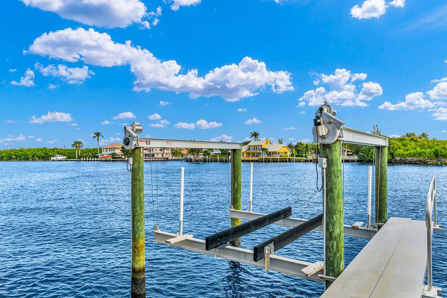 Boynton Beach, FL 33435,655 Castilla LN