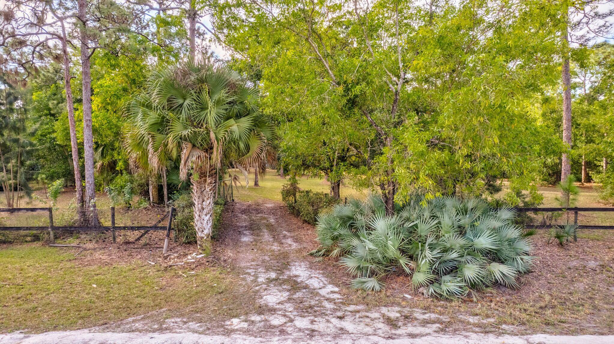 Loxahatchee Groves, FL 33470,13222 N RD