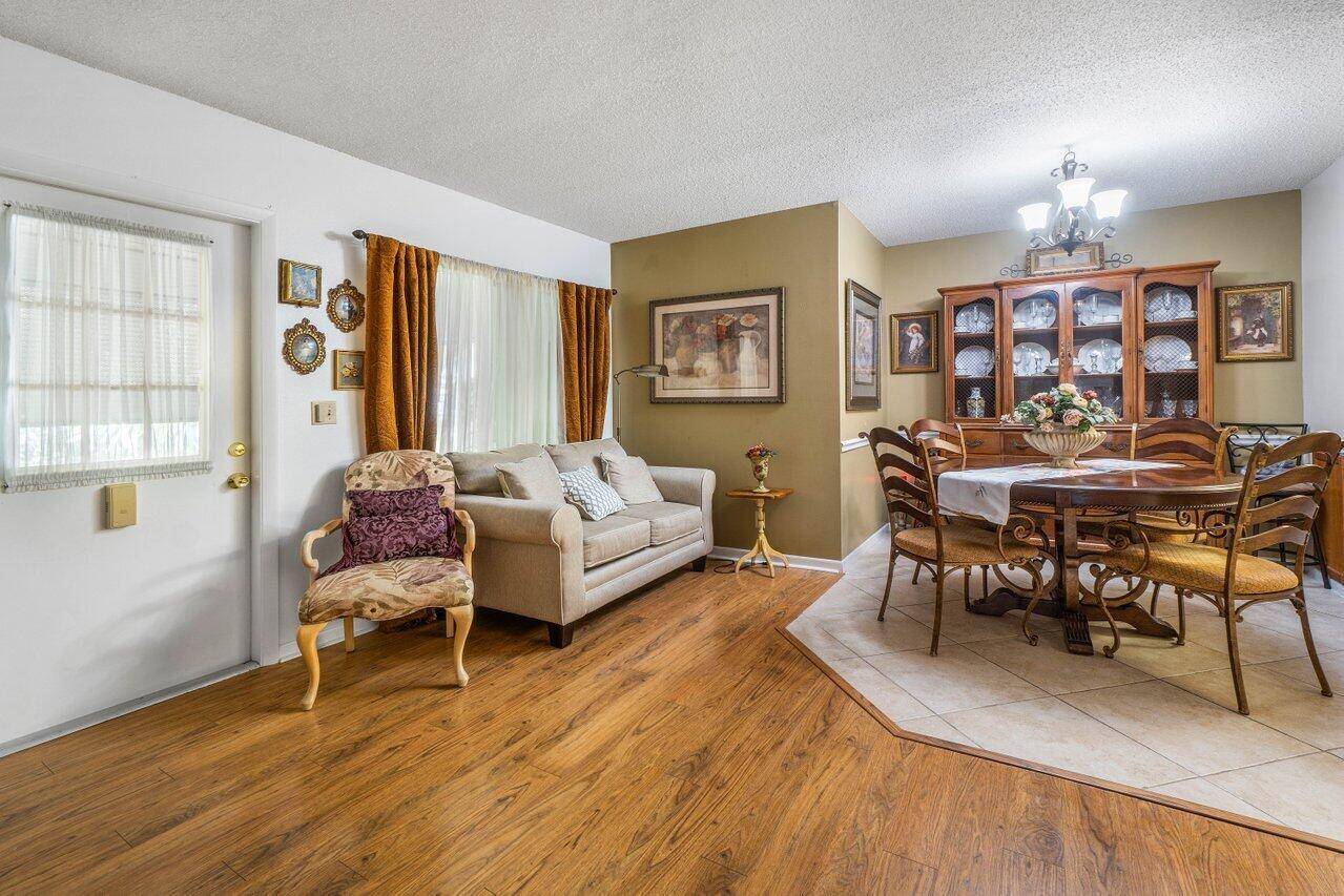 Greenacres, FL 33463,3531 Pine Tree B1 CT B-1