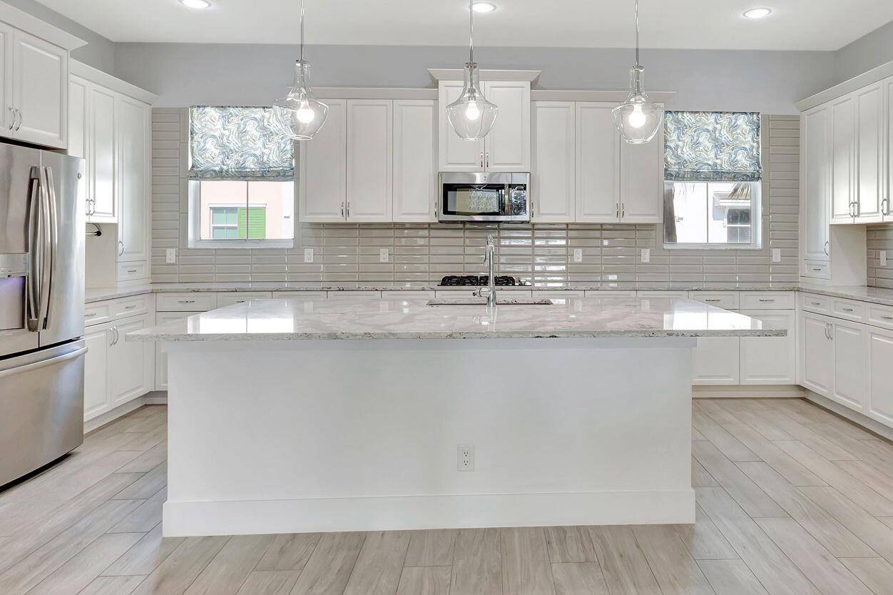 Palm Beach Gardens, FL 33418,13390 Alton RD