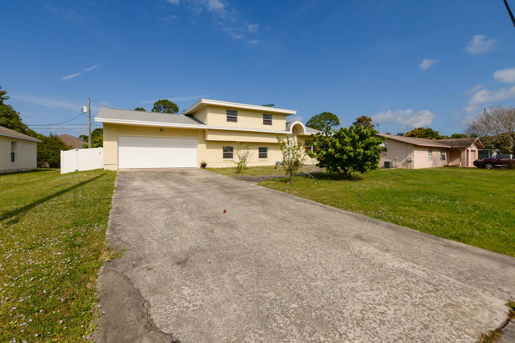 Port Saint Lucie, FL 34983,517 NW Floresta DR