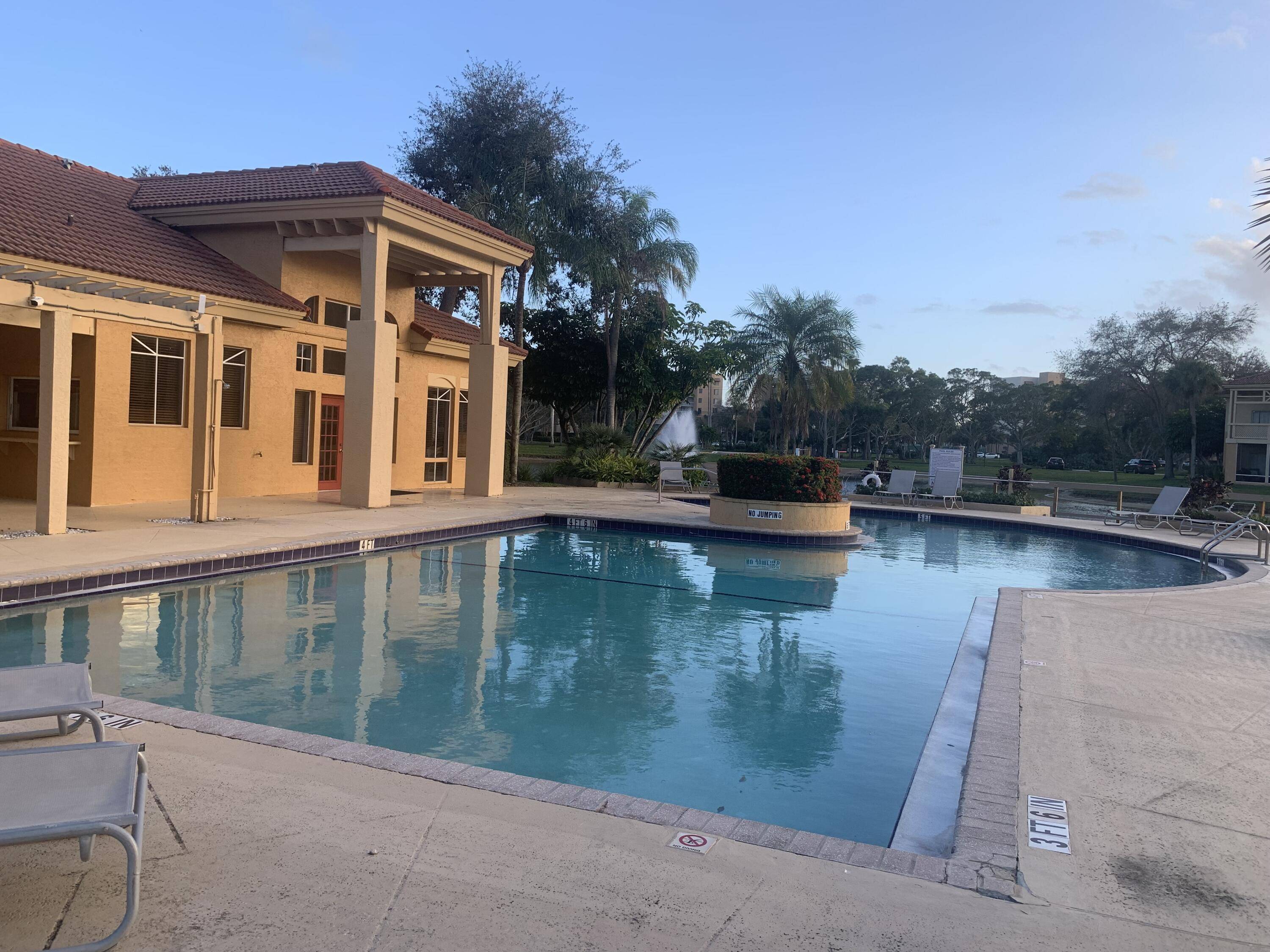 West Palm Beach, FL 33417,4823 Via Palm Lake 1313