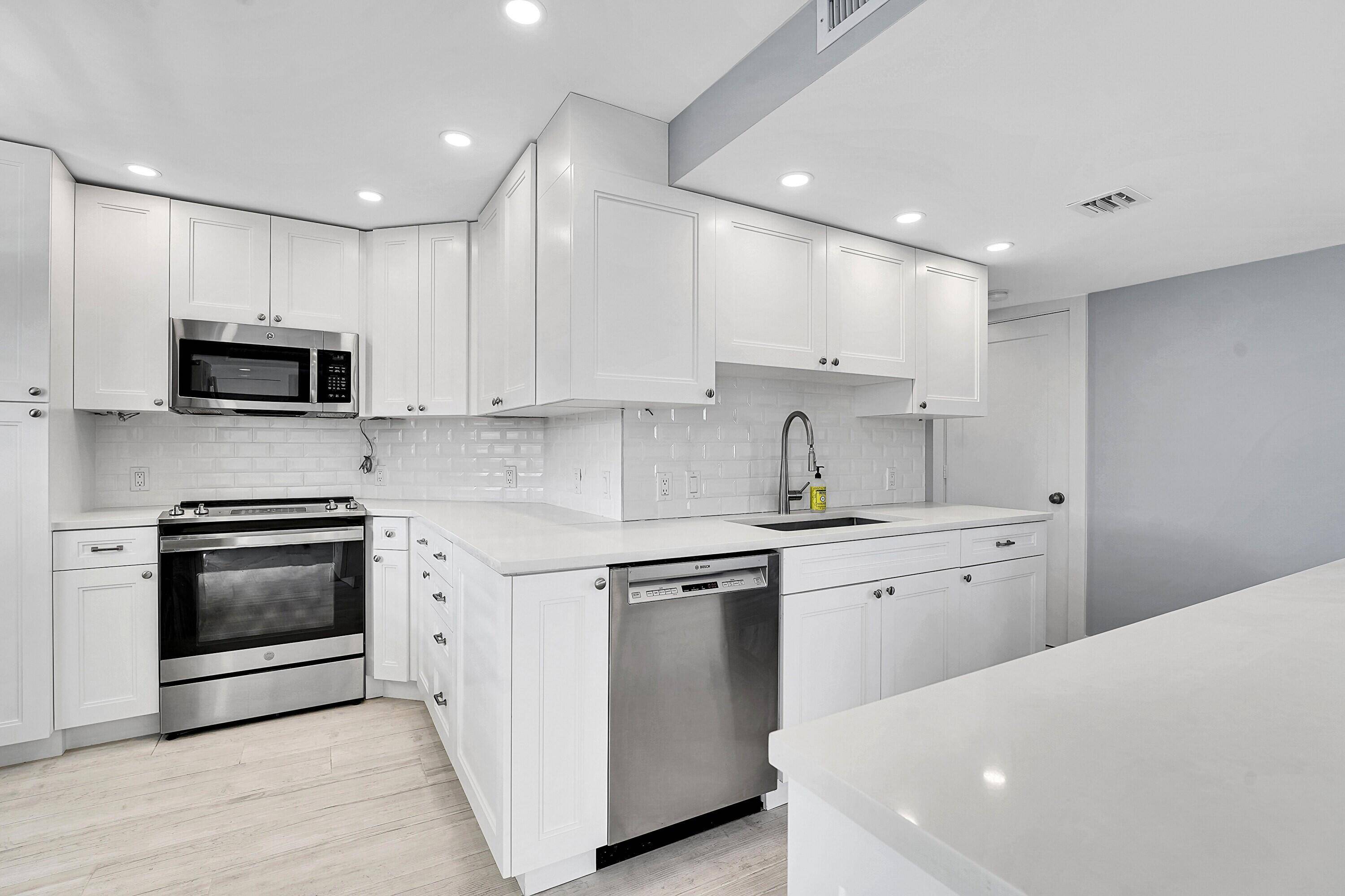 North Palm Beach, FL 33408,134 Lakeshore DR 316