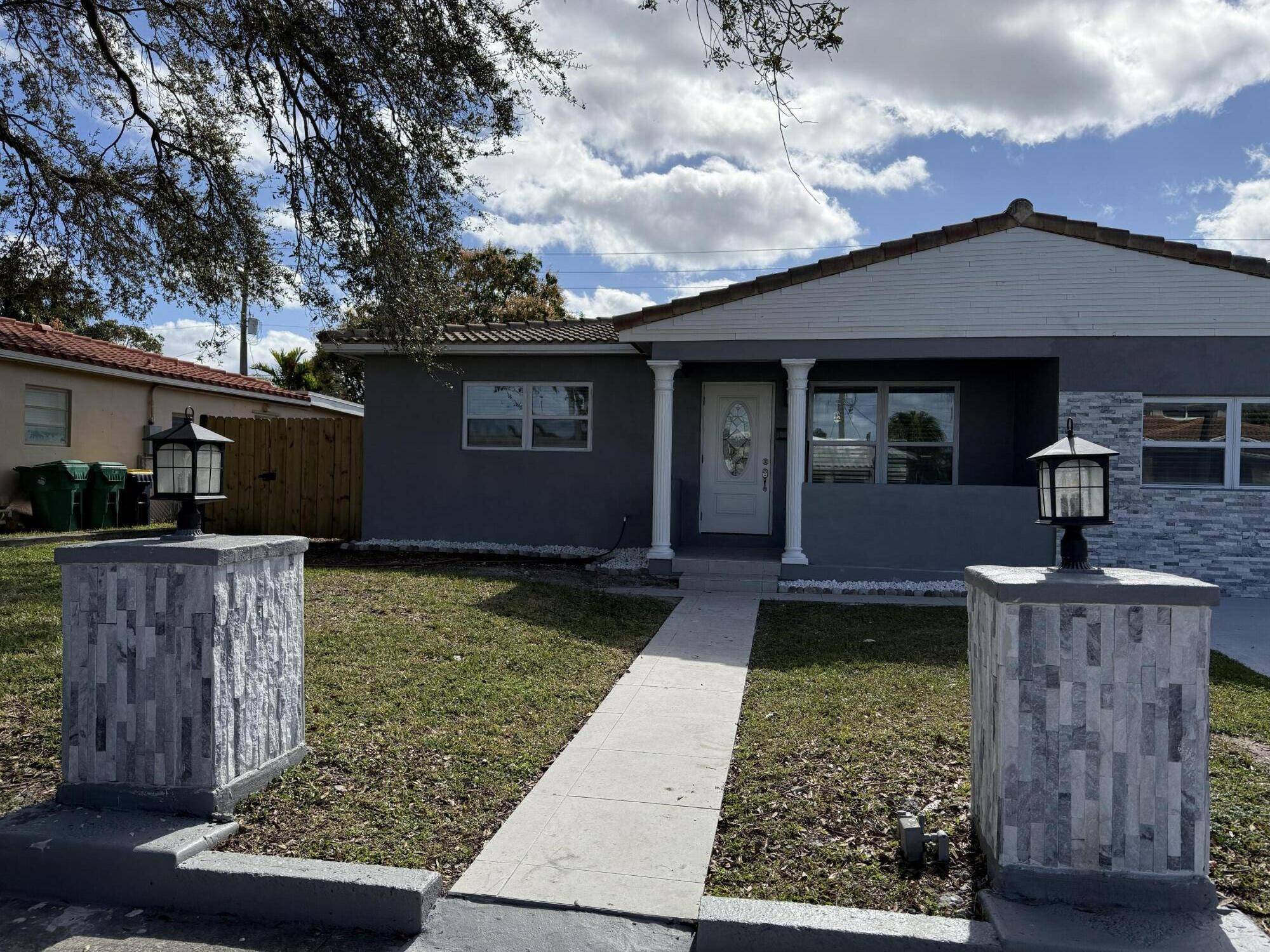 Dania Beach, FL 33004,214 SE 3rd TER