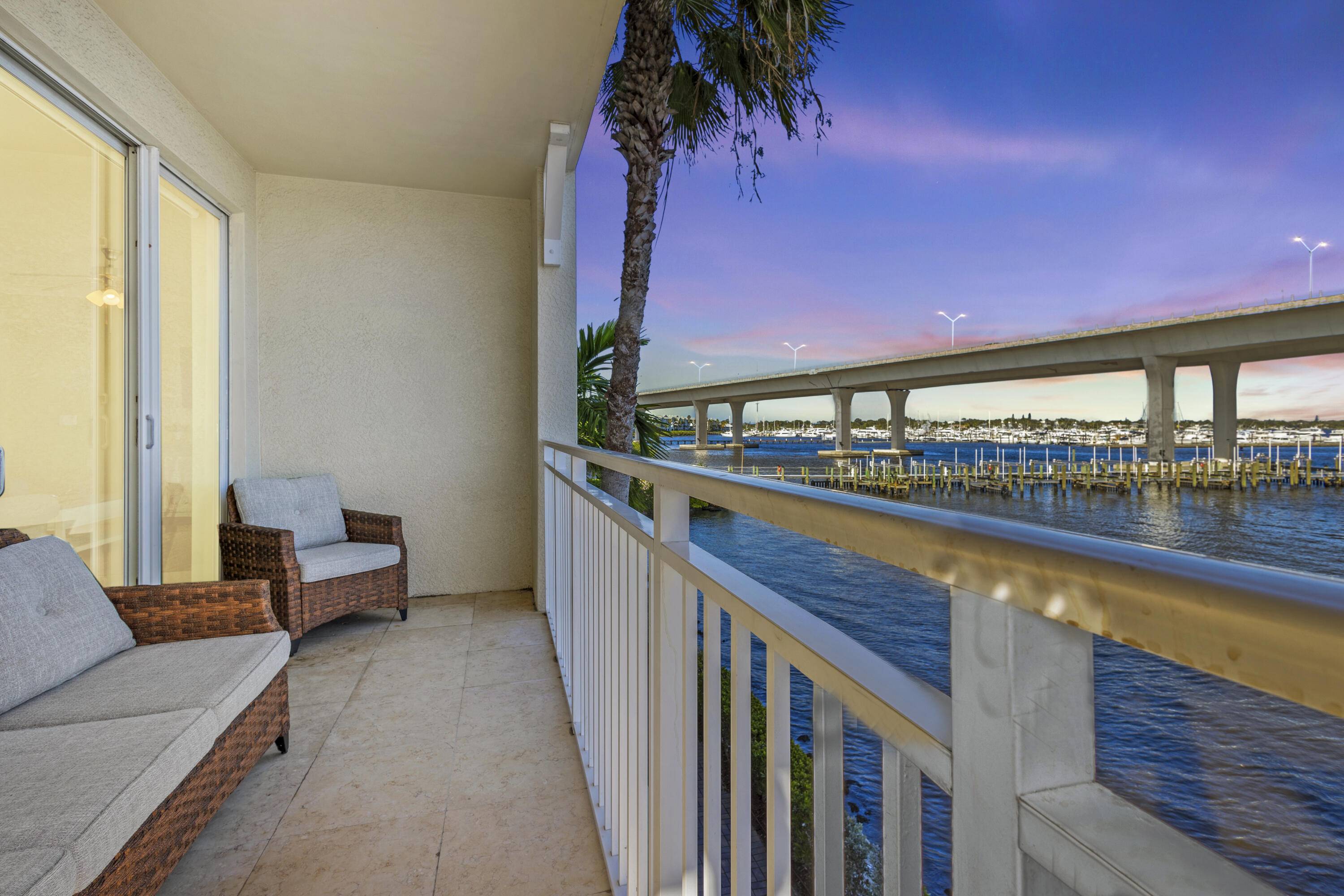 Stuart, FL 34994,275 NW Flagler AVE 204