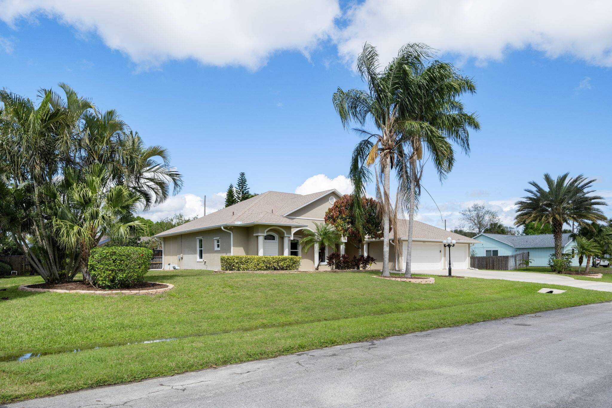 Sebastian, FL 32958,655 Capon TER