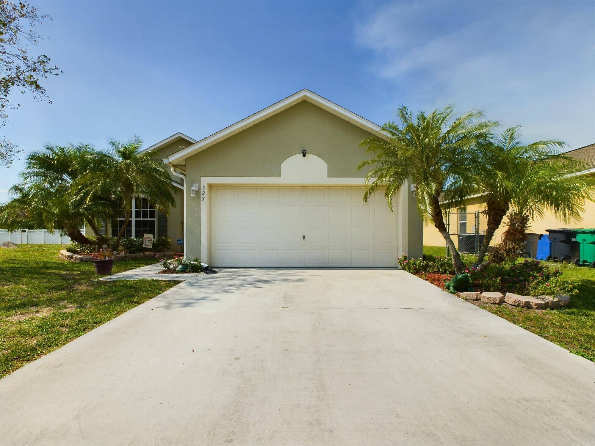 Okeechobee, FL 34974,527 SE 38th AVE