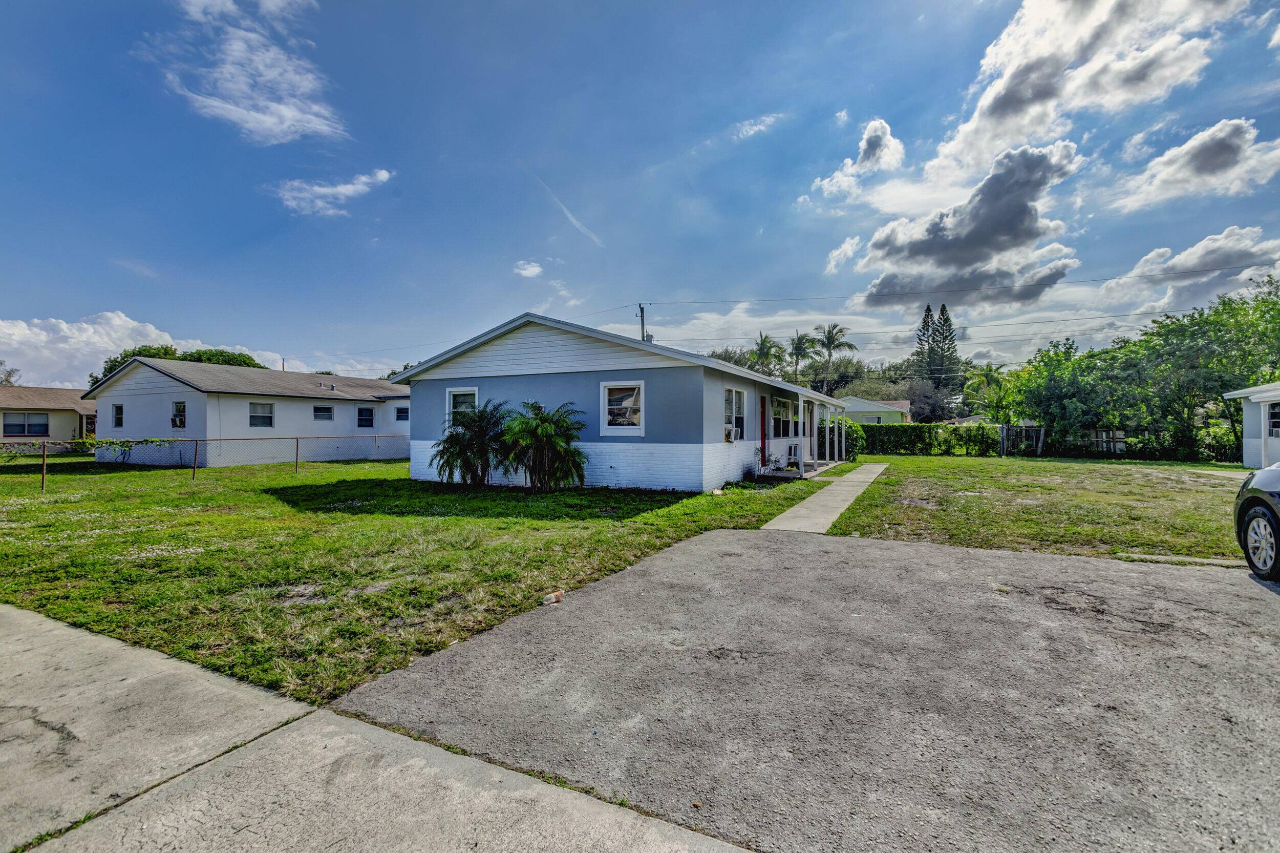 Riviera Beach, FL 33403,461 Silver Beach RD 1