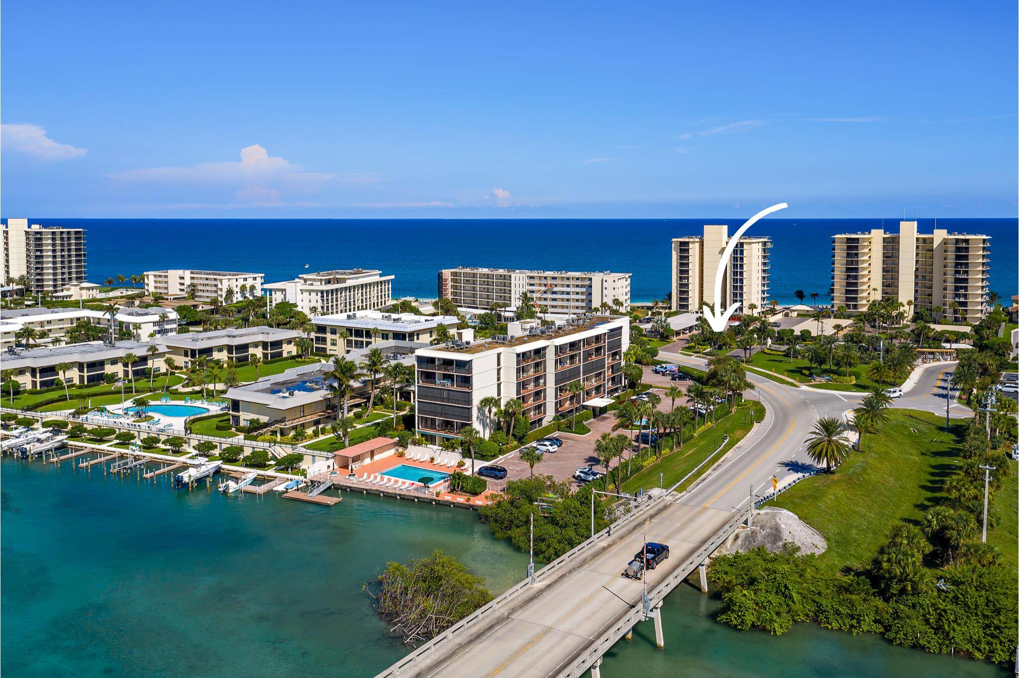 Tequesta, FL 33469,225 Beach RD 401