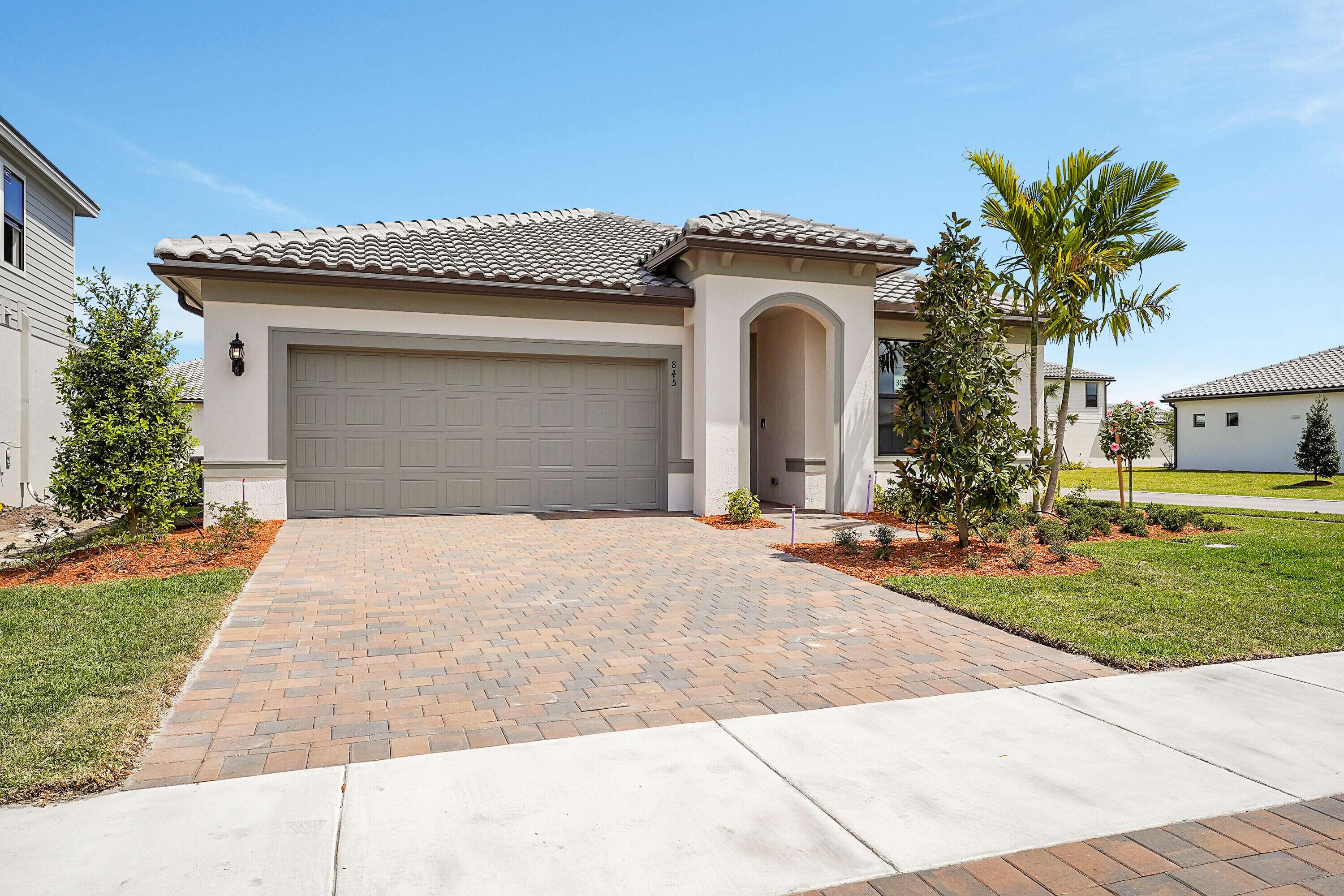 Port Saint Lucie, FL 34984,845 SE Courances DR