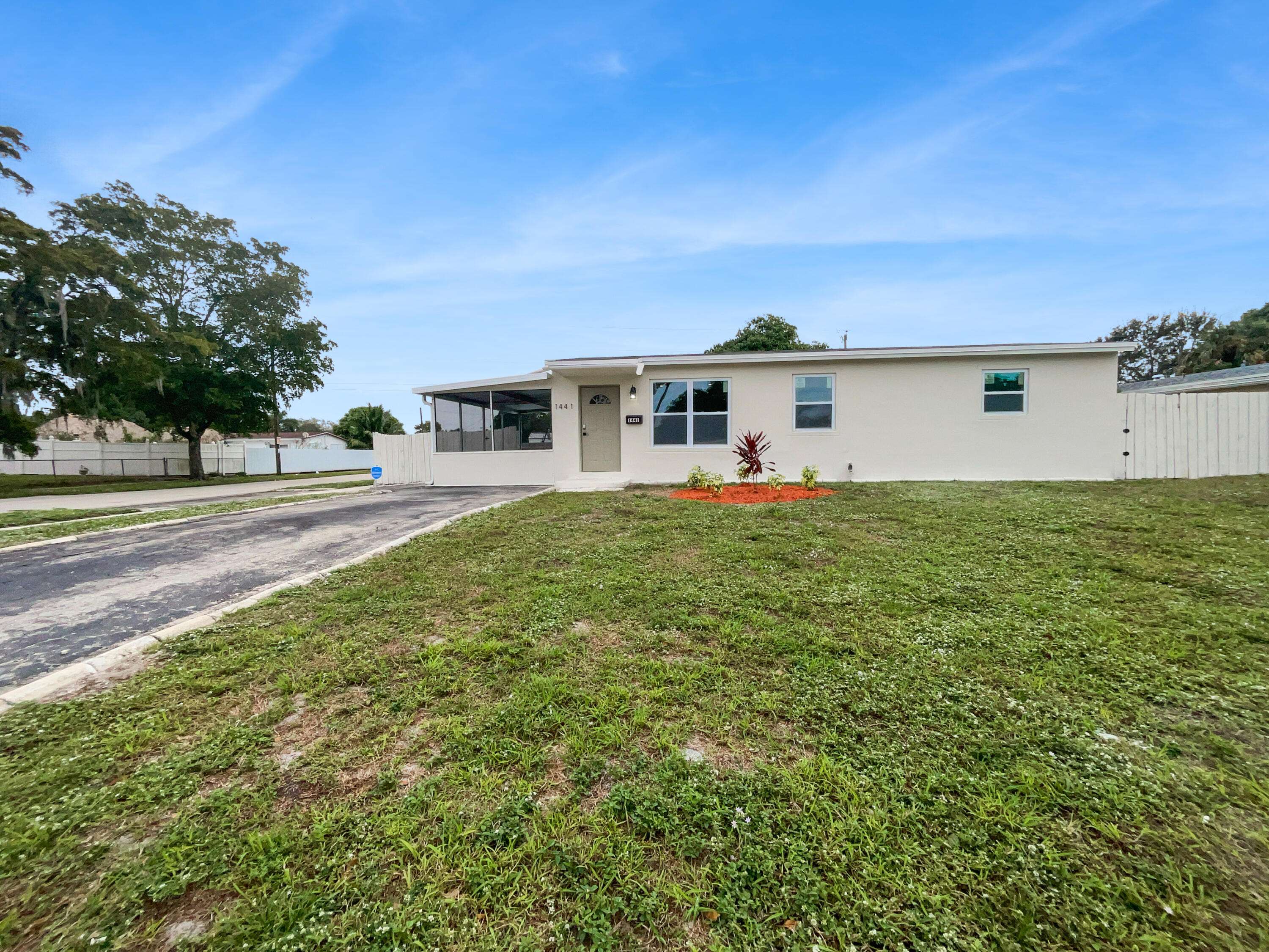 Hollywood, FL 33024,1441 N 68th AVE