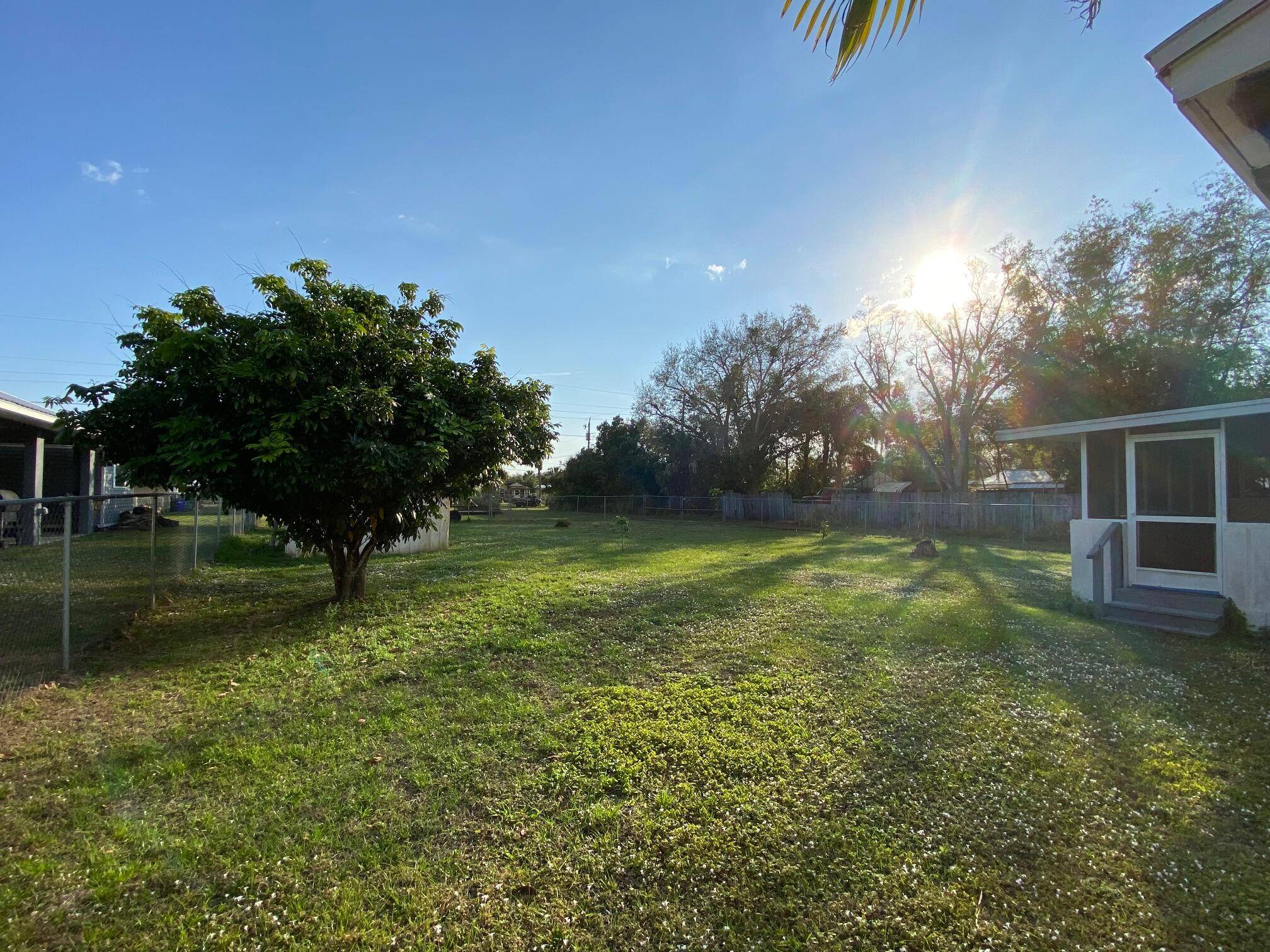 Okeechobee, FL 34974,605 SW 8th ST