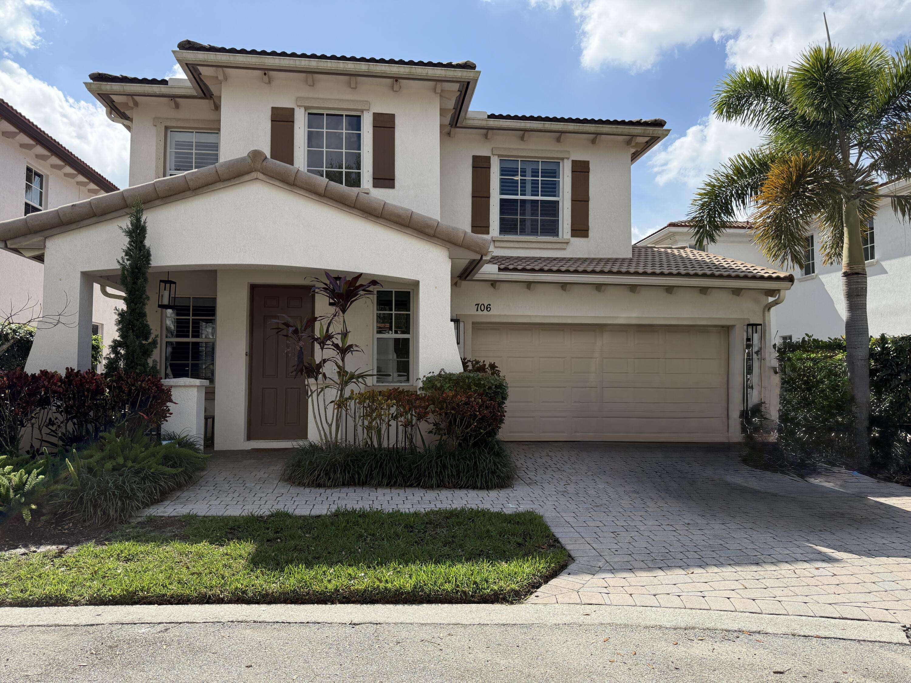 Palm Beach Gardens, FL 33410,706 Duchess CT