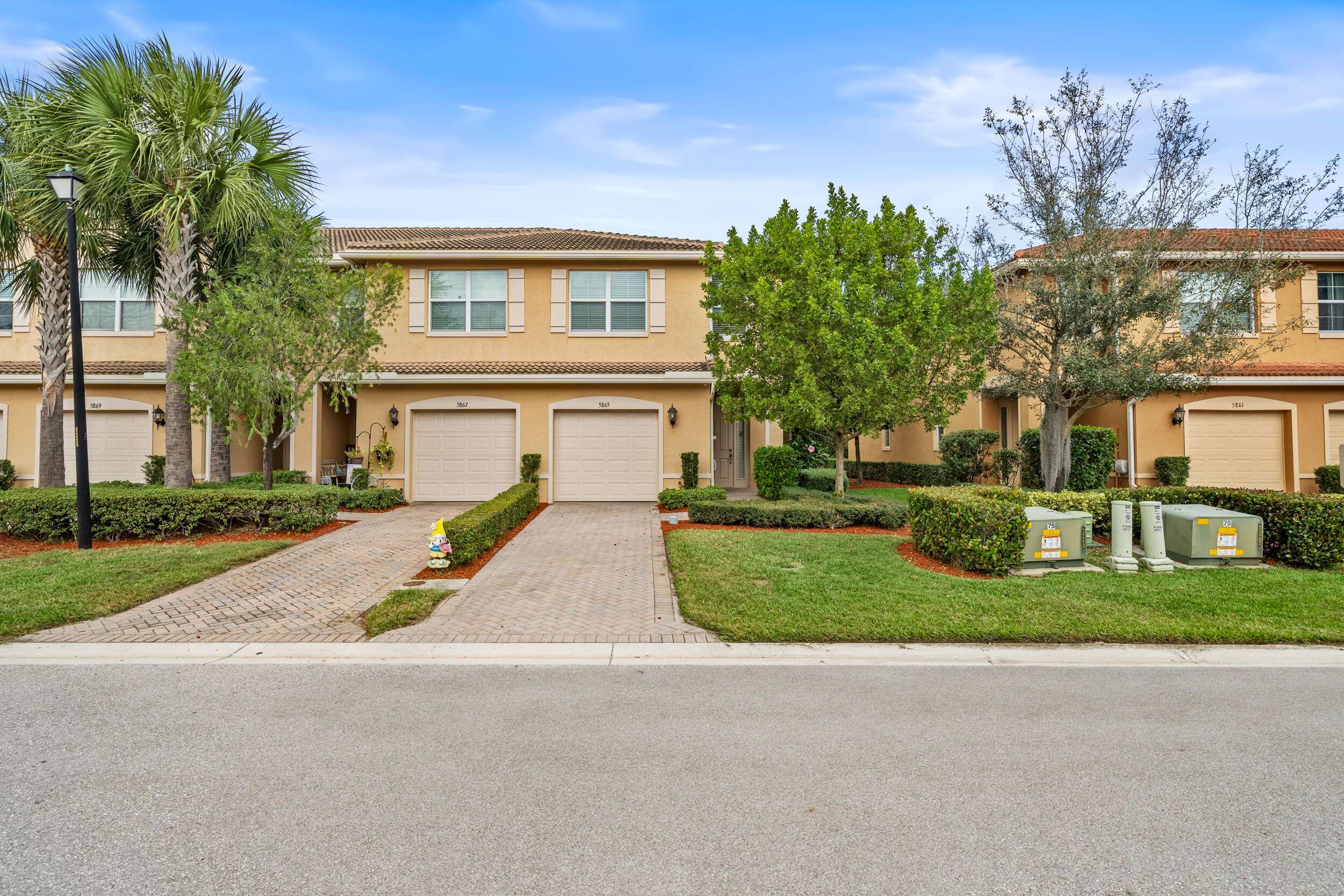 Lake Worth, FL 33463,5865 Monterra Club DR
